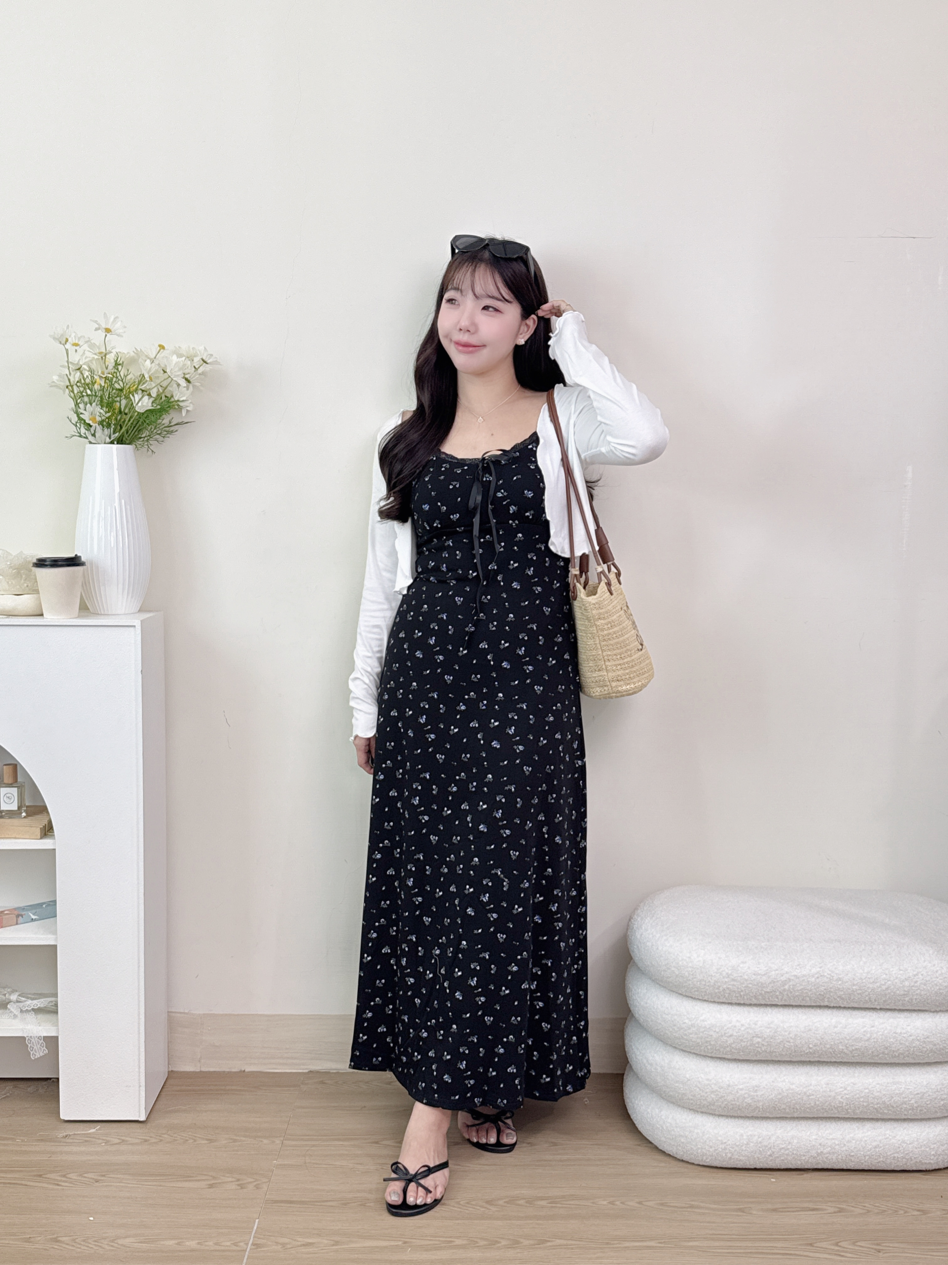 送外套)自帶胸墊小碎花黑色長洋裝