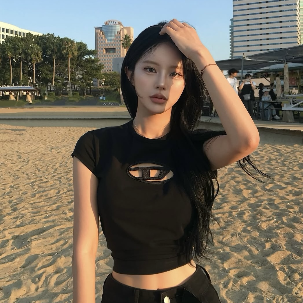 （預購）DIESEL 鏤空LOGO合身短袖 修身 女版