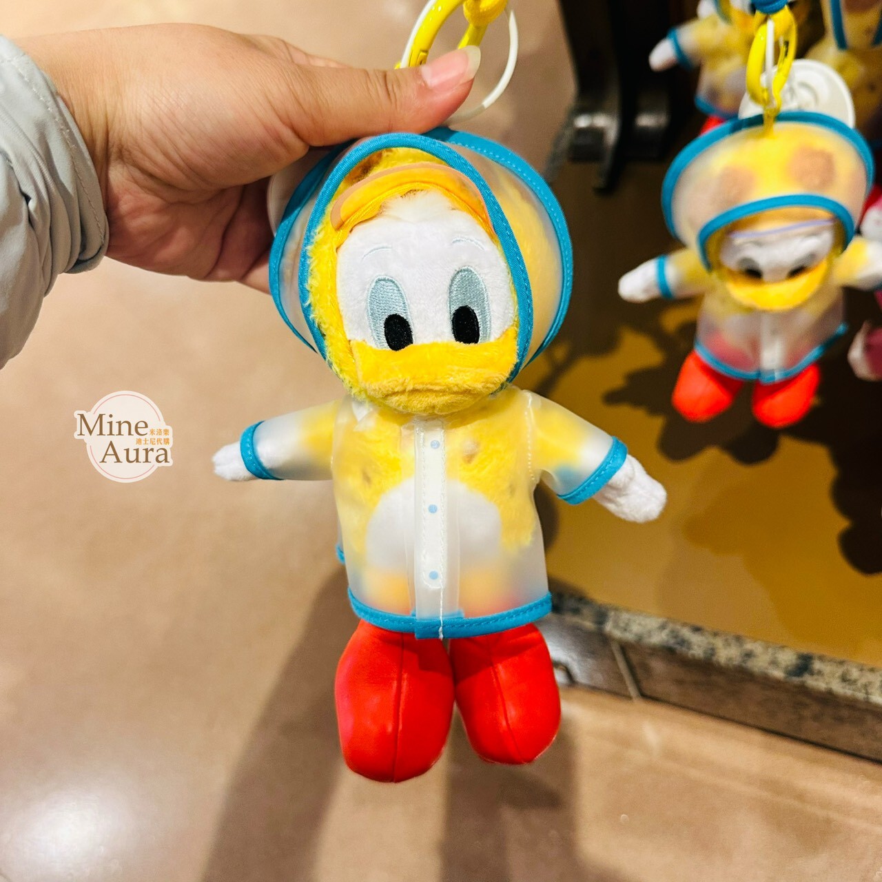 夏日米奇 Mickey 與朋友們 踩水日記系列 唐老鴨 Donald 造型 絨毛 鑰匙圈 吊飾 -上海迪士尼樂園