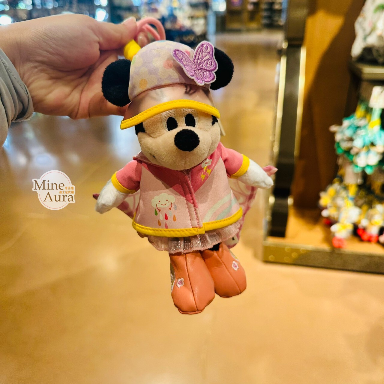 夏日米奇 Mickey 與朋友們 踩水日記系列 米妮 Minnie 造型 絨毛 鑰匙圈 吊飾 -上海迪士尼樂園