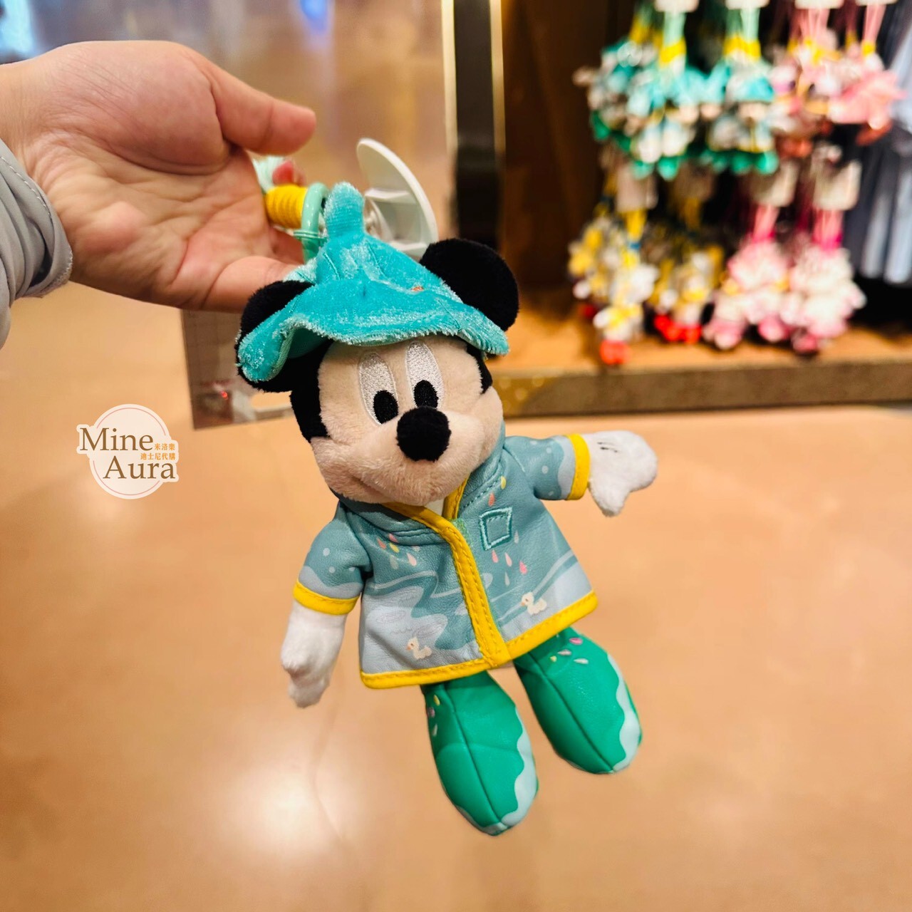 夏日米奇 Mickey 與朋友們 踩水日記系列 米奇 Mickey 造型 絨毛 鑰匙圈 吊飾 -上海迪士尼樂園