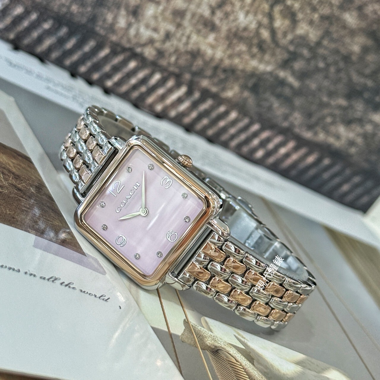 【COACH】優雅方形C LOGO鏈帶腕錶CO14504497 28mm 現代鐘錶