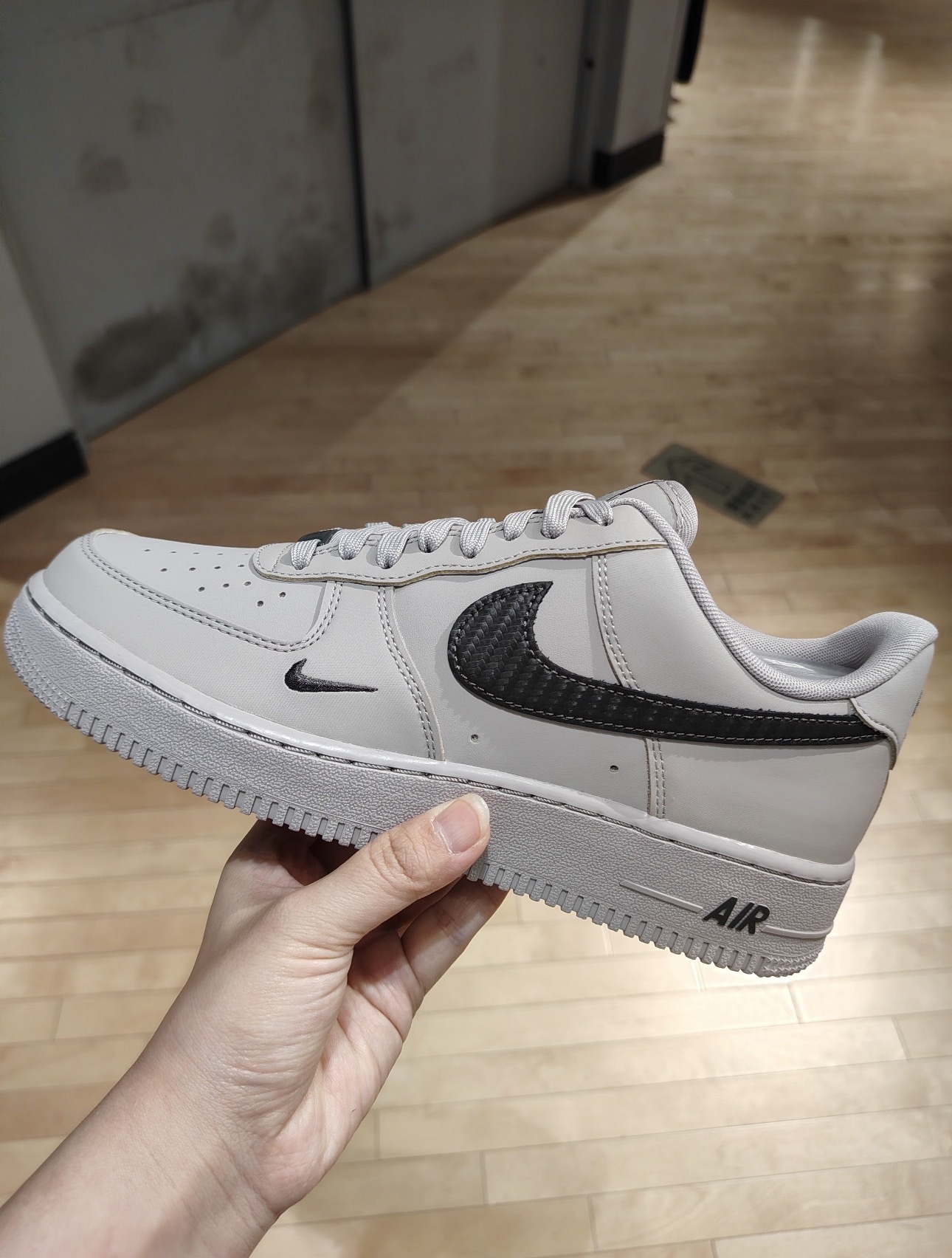 <國外限定>Nike Air Force 1 Newsprint 復古灰 雙勾 小勾 IV5732002