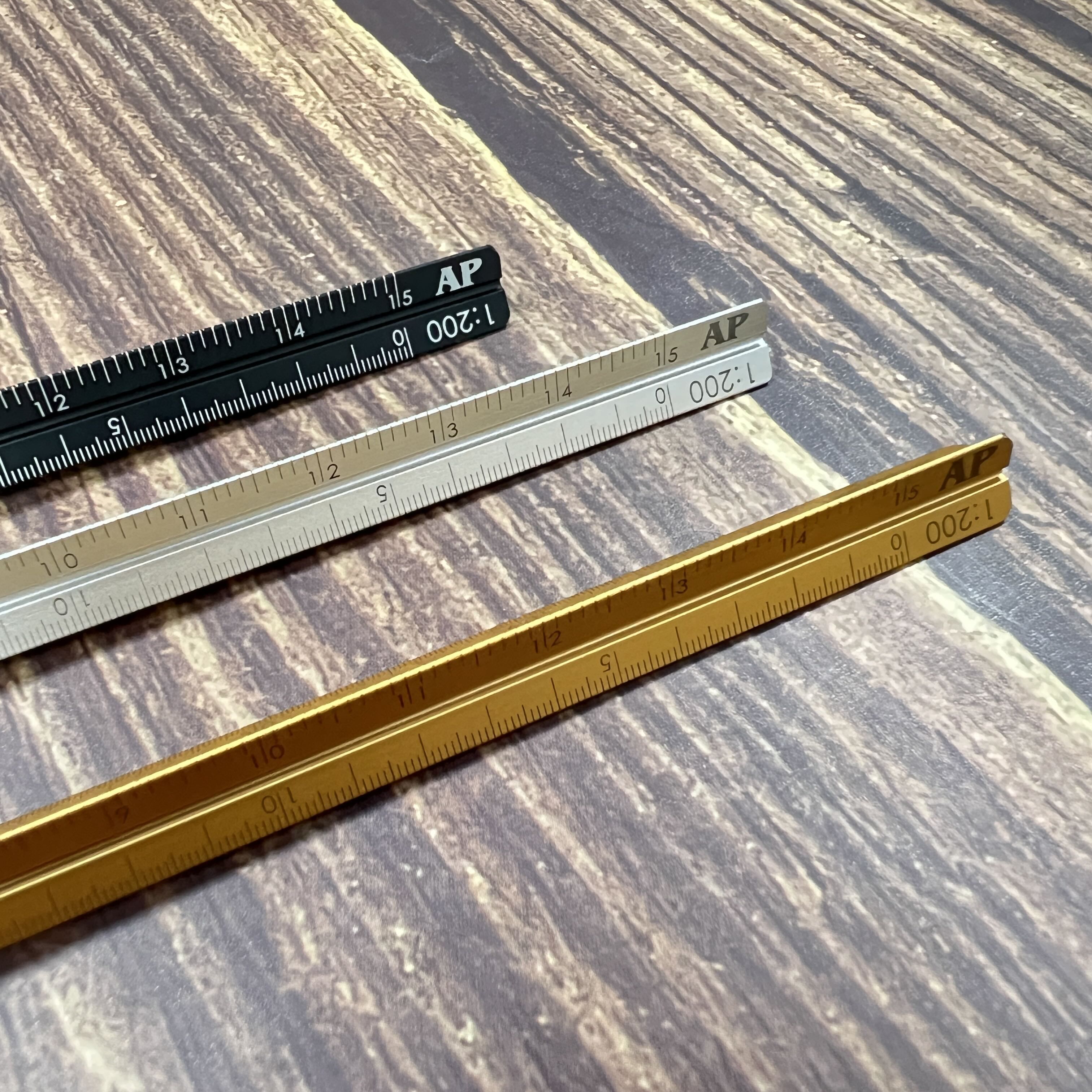 細軸 鋁製三角比例尺 15cm 雷射雕刻｜AP 普思