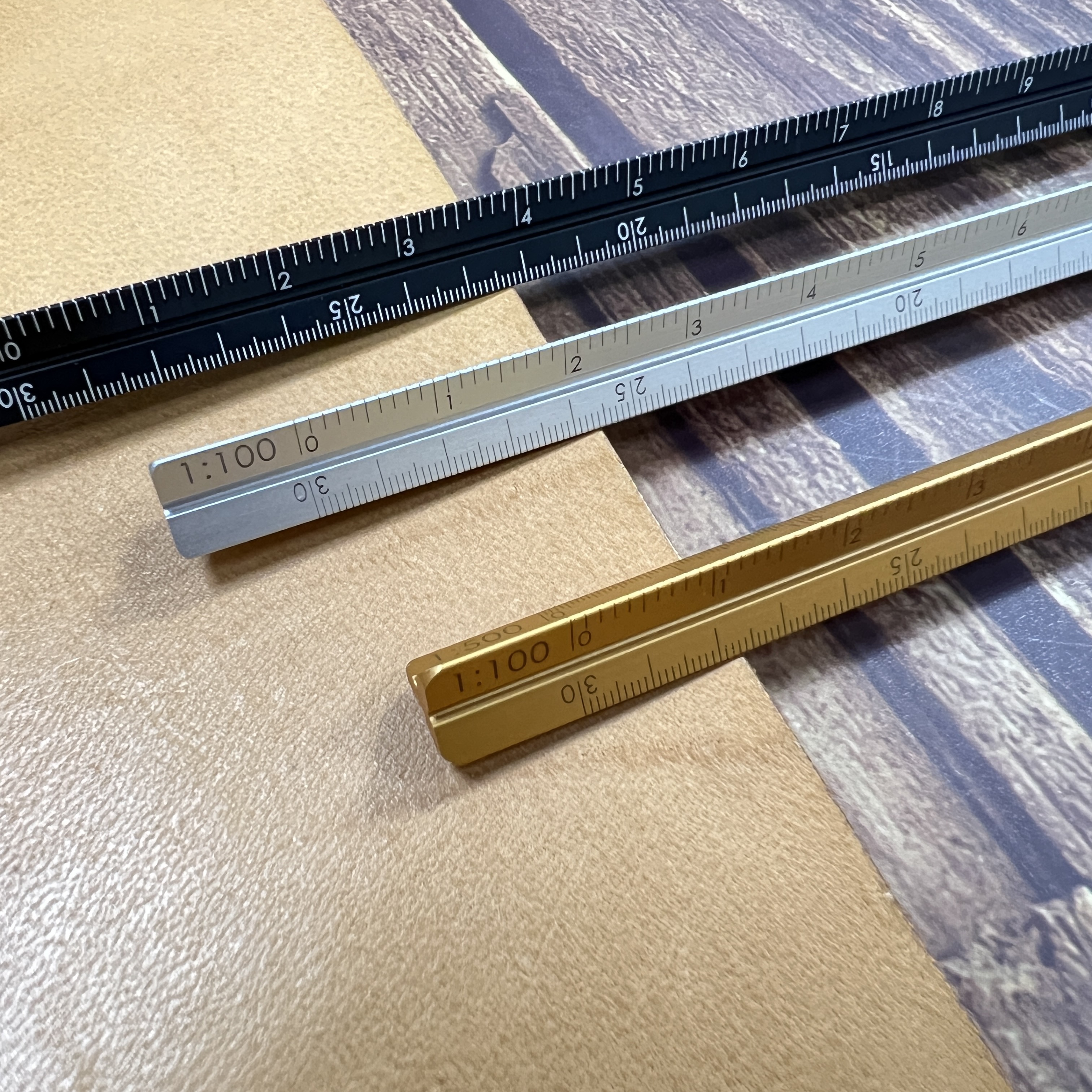 細軸 鋁製三角比例尺 15cm 雷射雕刻｜AP 普思