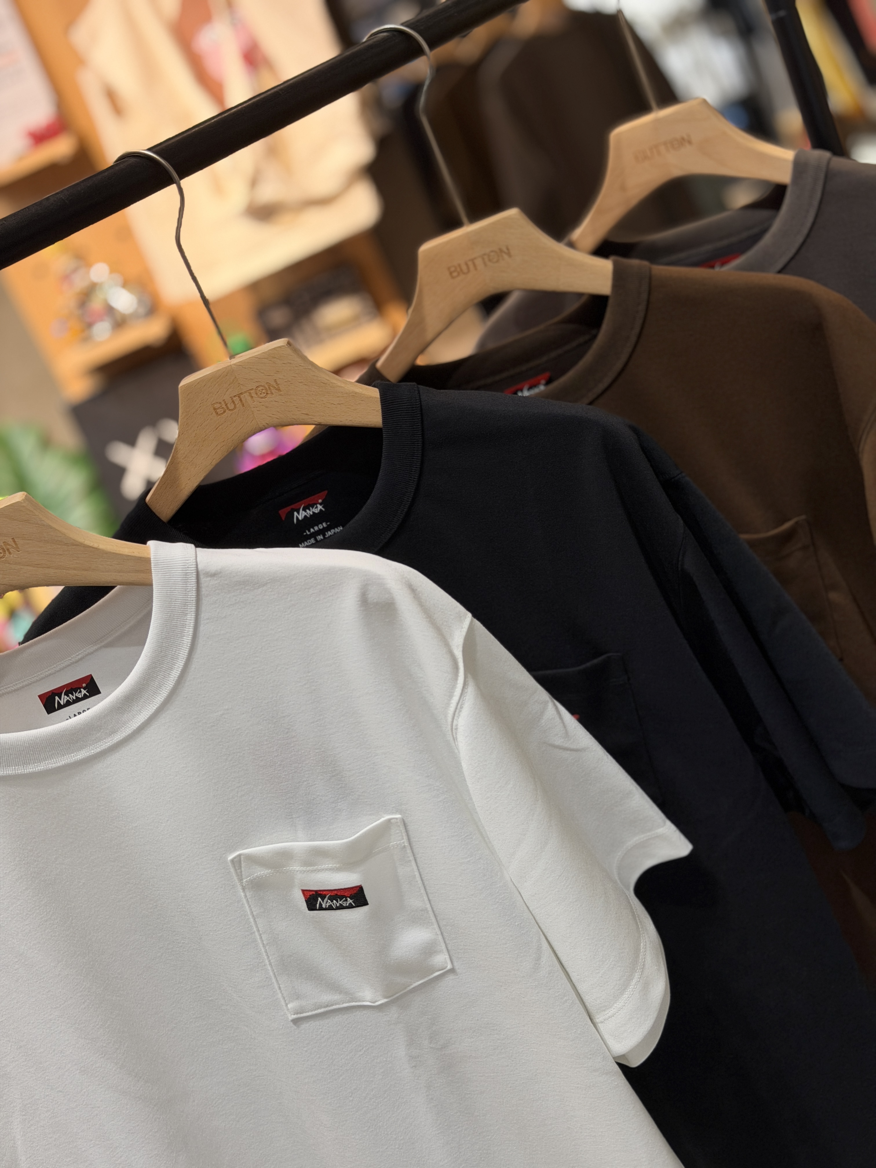 【現貨】NANGA 口袋刺繡長型logo短tee 別注款 00011