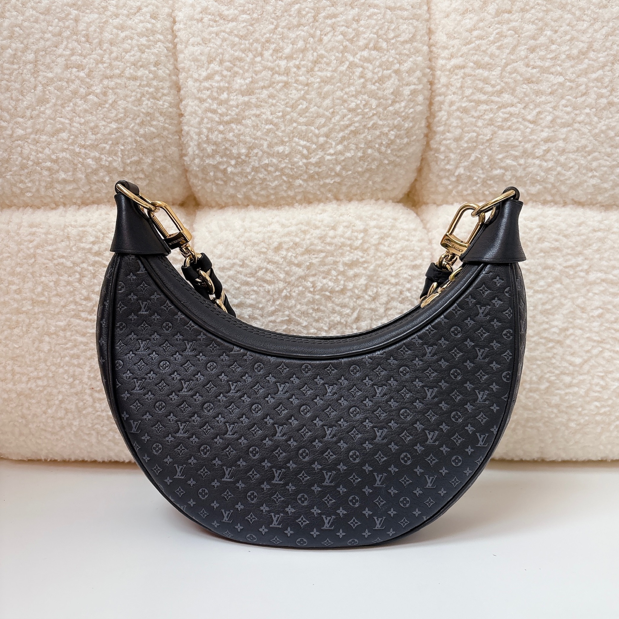 LOUIS VUITTON Loop- Black / GHW