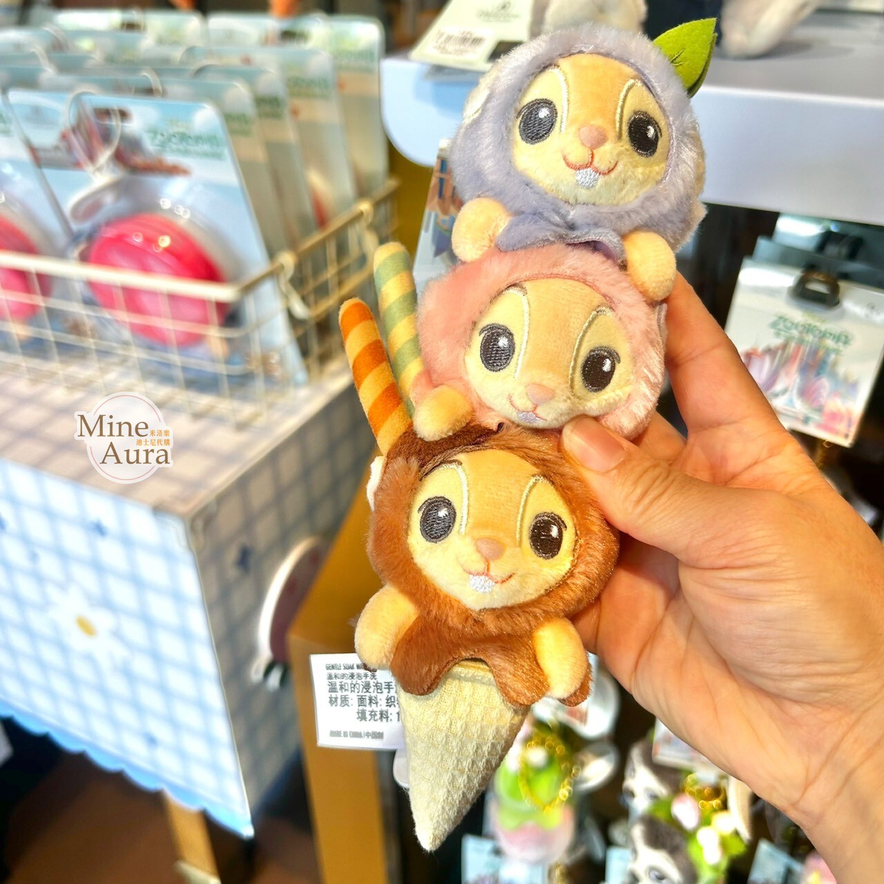 2026 夏日 動物方城市 Zootopia 銀行職員 旅鼠 絨毛 鑰匙圈 吊飾 -上海迪士尼樂園