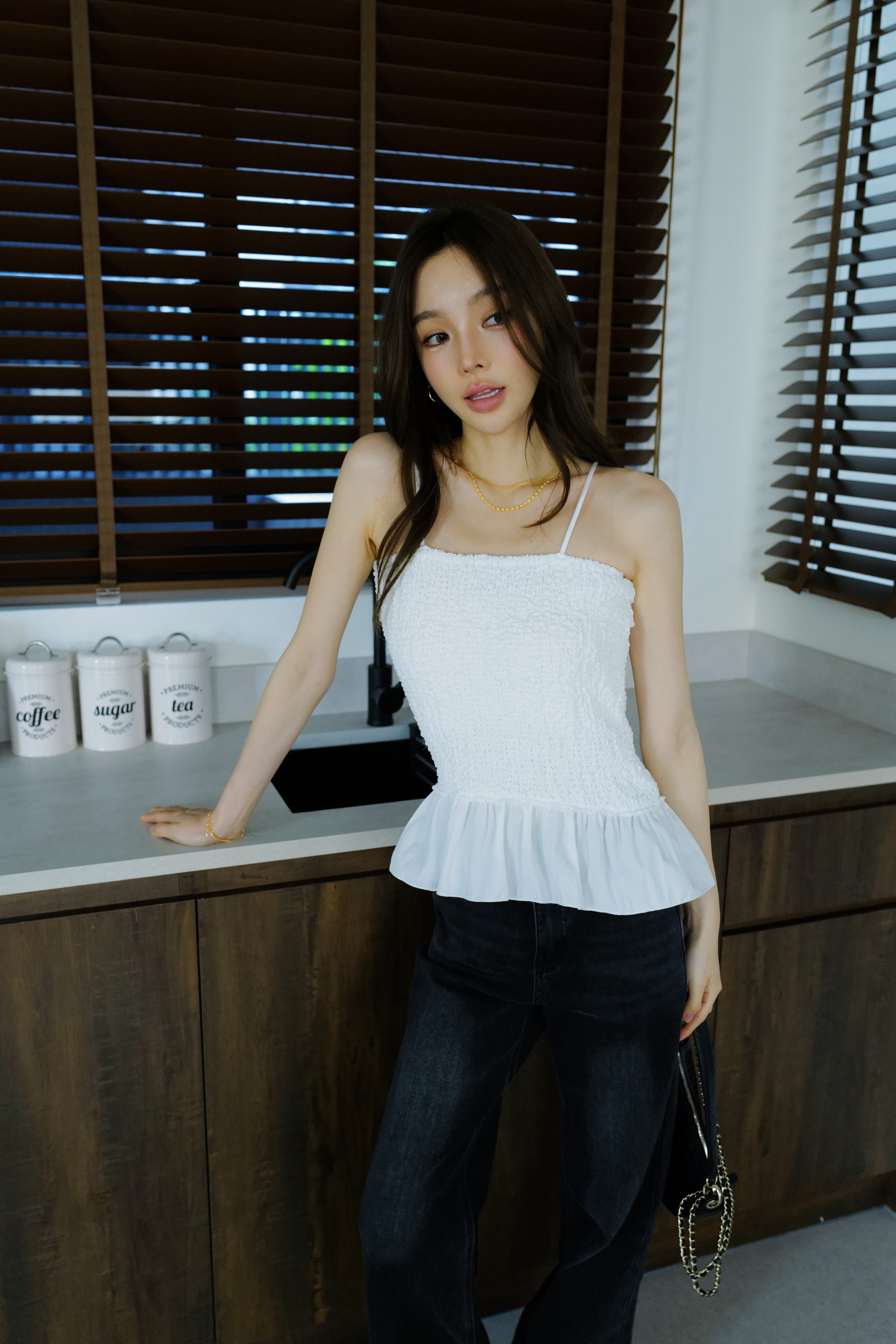 異材質下擺荷葉背心 HD03