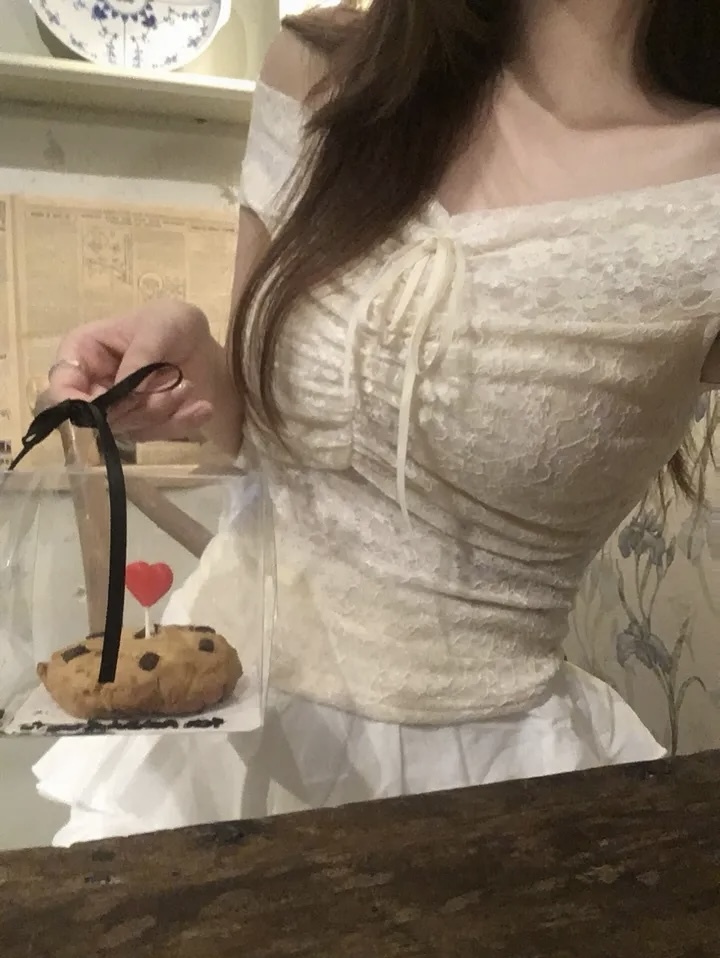 店主自留！Whee Lace Ribbon Top
