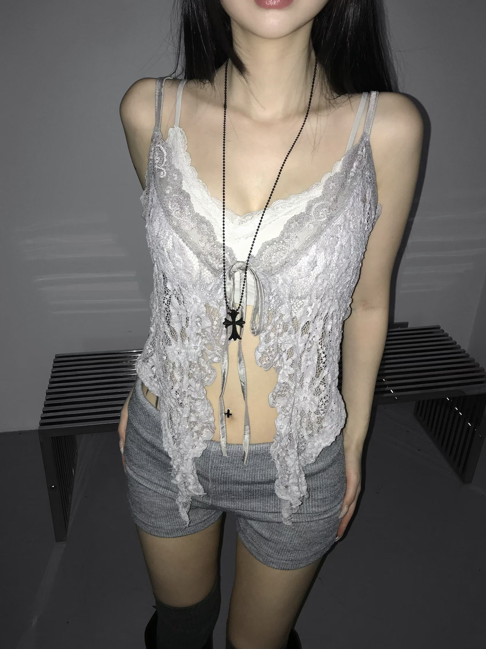 夏天疊穿不怕熱☀️Kina Frilled Lace Top