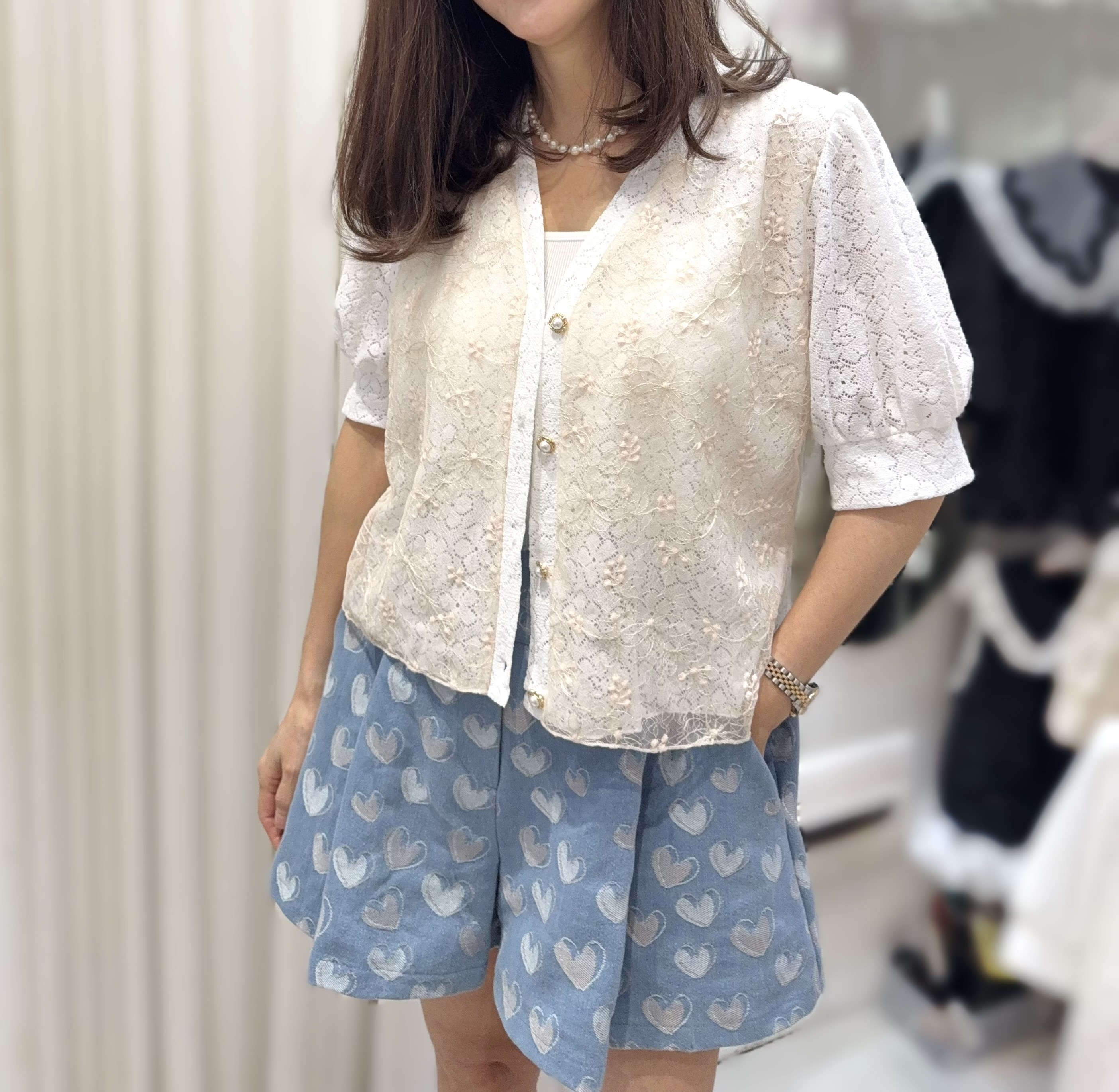 Y135 胸42-44 長19 $499 (一口價)
