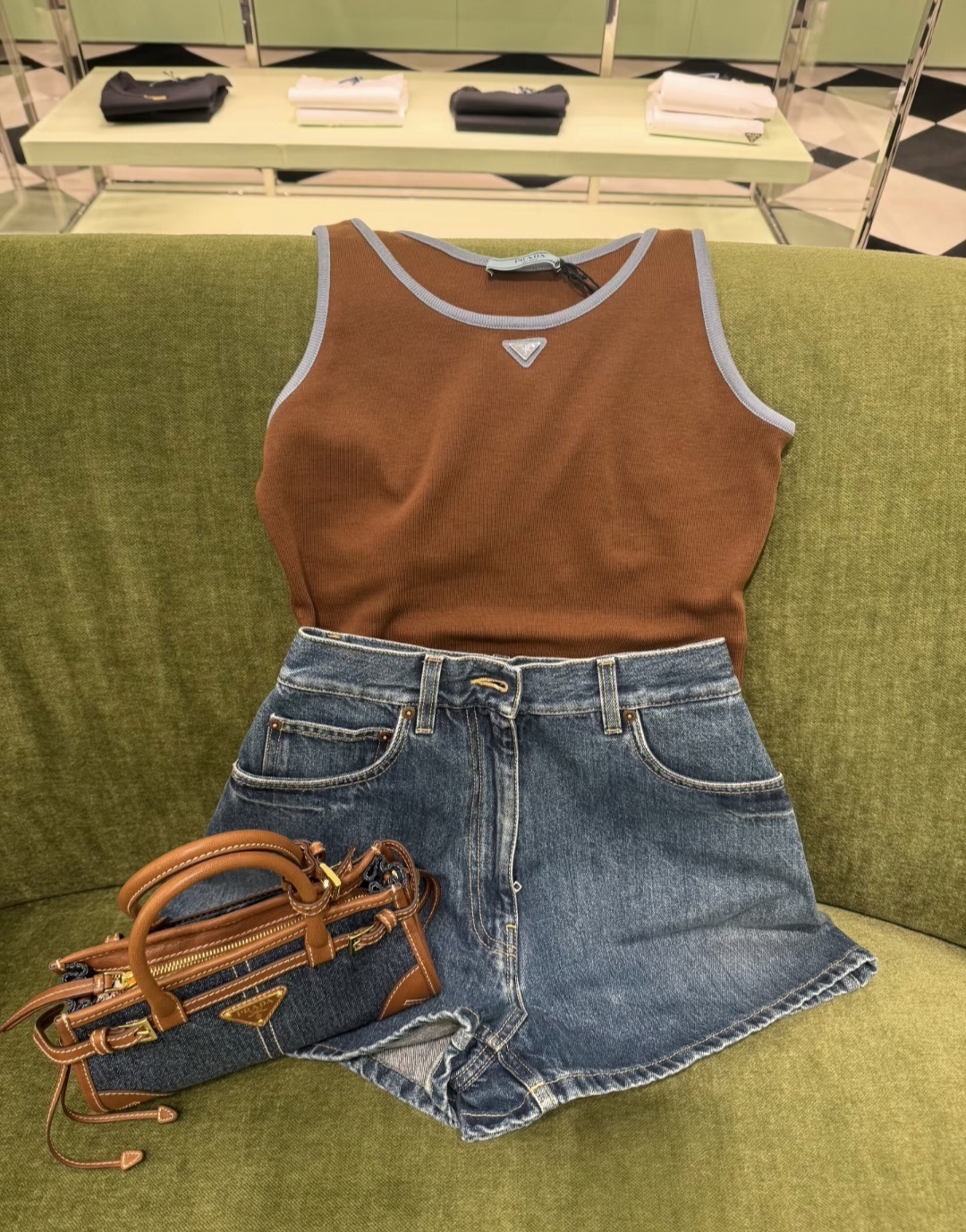 PRADA 三角LOGO 啡色 女款背心