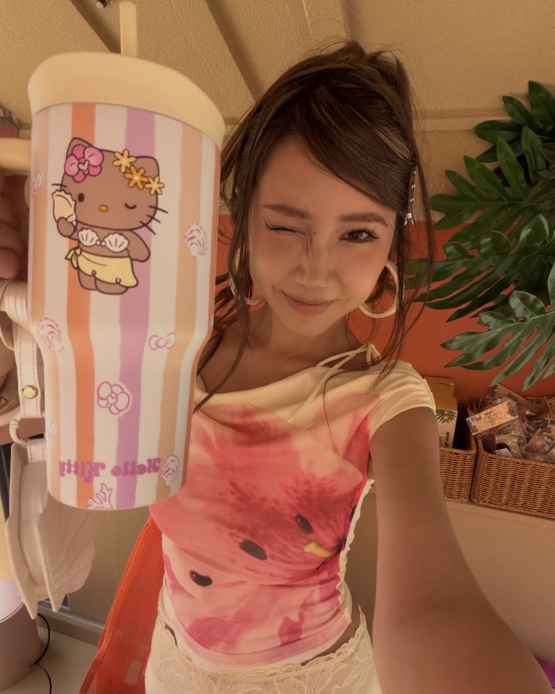 HELLO KITTY x TBH "夏日冒險島" 曬黑系列 黑皮 珊瑚粉 巨無霸保溫杯 吸管杯 水杯 冰霸杯 不鏽鋼 凱蒂貓 宋雨琦代言 官方正版授權 / 預購