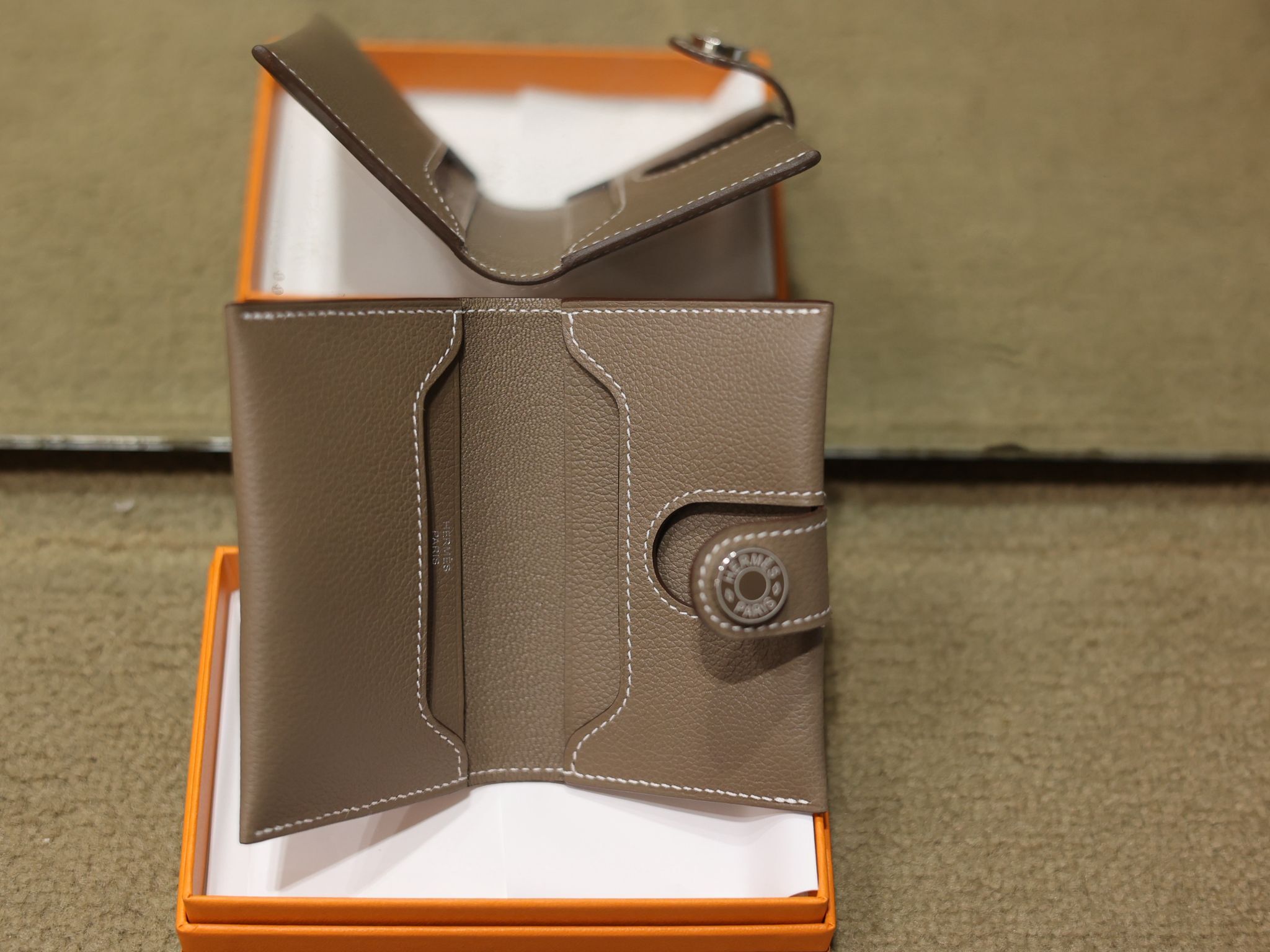 R.M.S card holder 18 etoupe ck evercolor