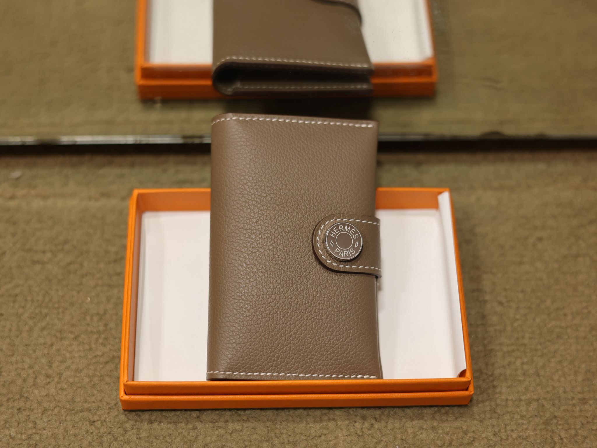 R.M.S card holder 18 etoupe ck evercolor