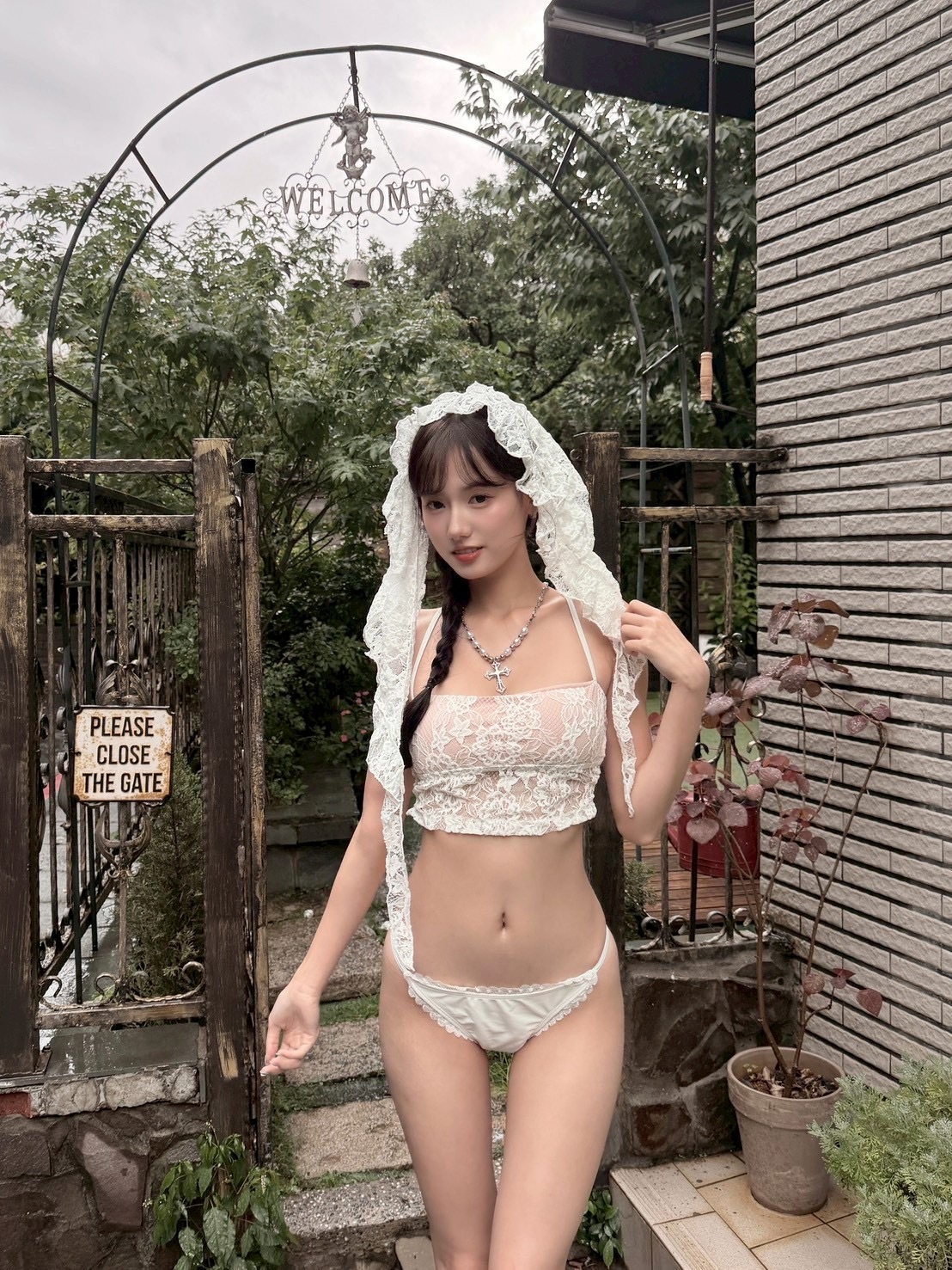 純慾天花板 蕾絲綁帶三件套 白色