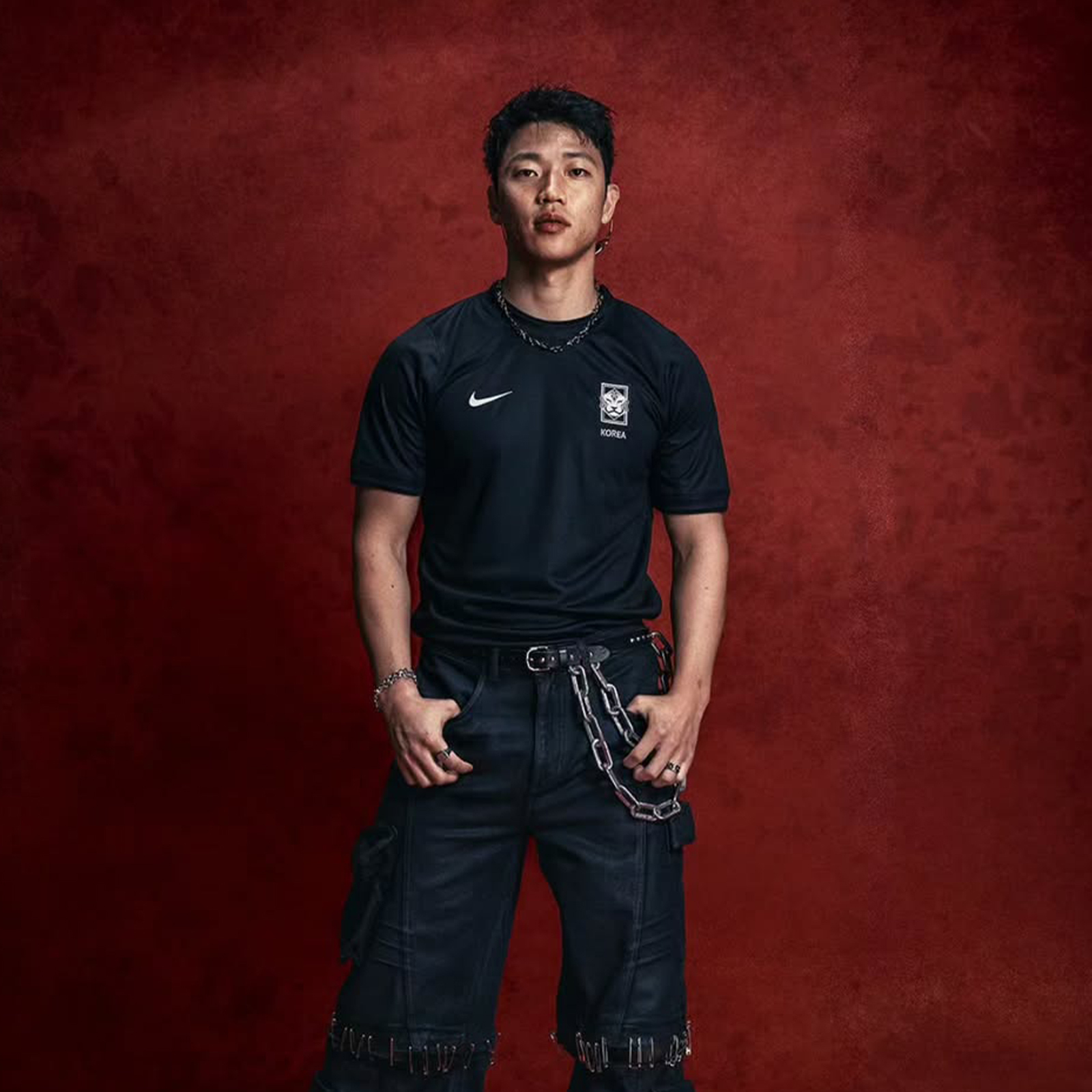 PEACEMINUSONE X NIKE 吸濕排汗 胸前小標款 運動短袖 上衣 Tee 足球衣 G-DRAGON 權志龍 雛菊 刺繡 足球 世界盃 GD 世足限定 IH1682-010