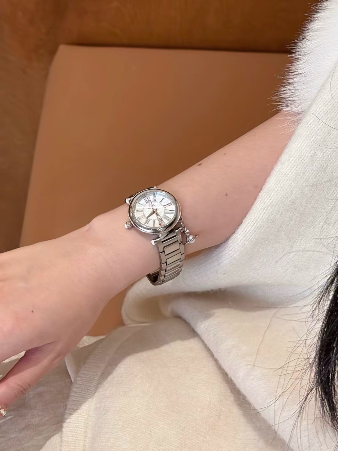VIVIENNE WESTWOOD 西太后 土星小吊墜 貝母色錶盤 不銹鋼 女錶