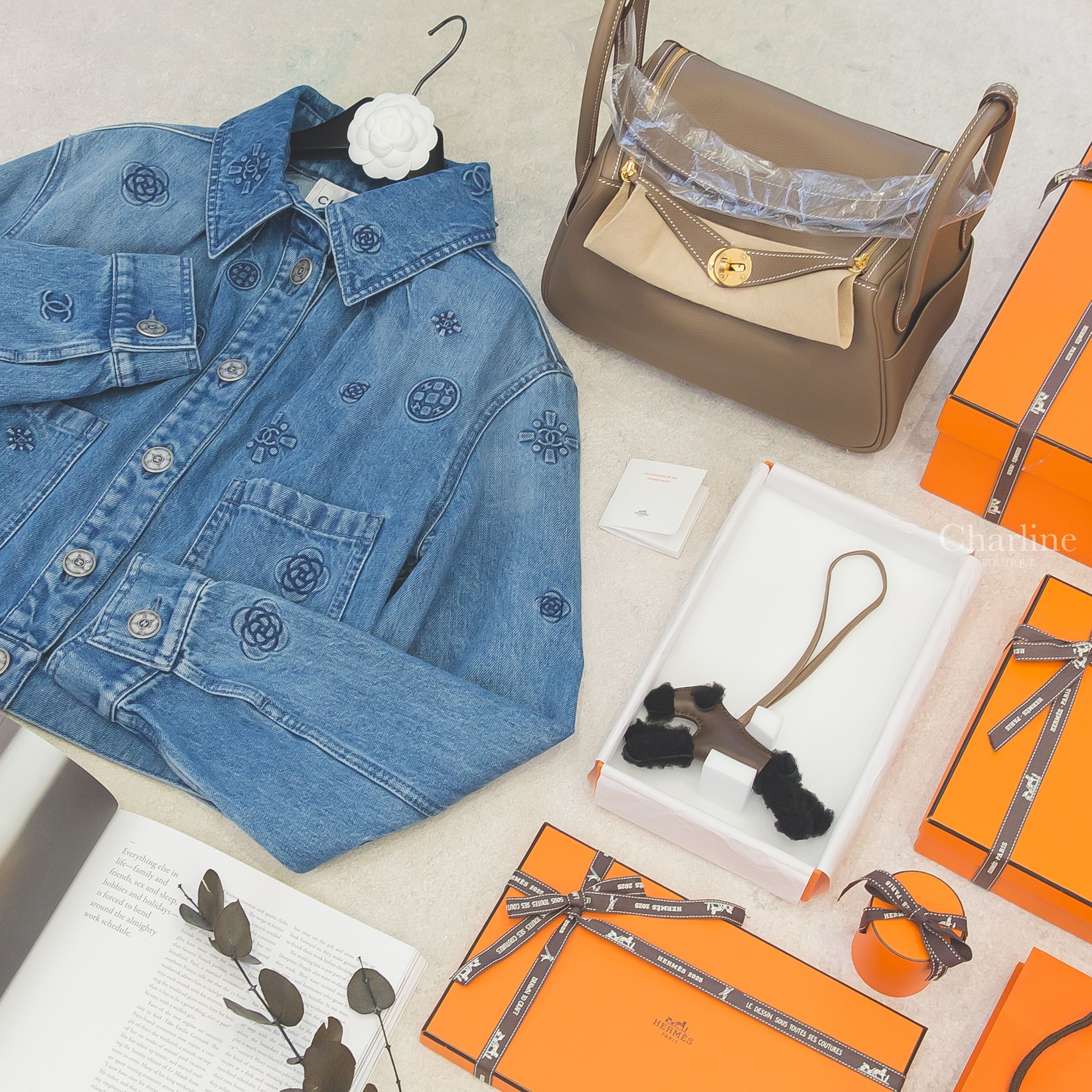 Hermès Lindy 26cm 18 Etoupe Evercolor 大象灰金釦,Hermès Budy Charm 巧克力色/大象灰/黑色羊毛獵狐梗犬吊飾-Charline Boutique 精品代購