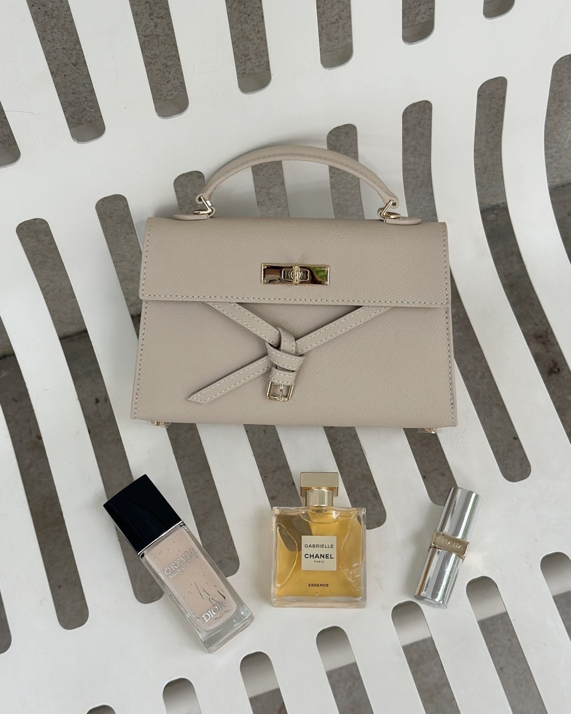 CHARLES & KEITH 小CK TRICHA 綁帶手提包 金屬扣 凱莉包 側背包 小包