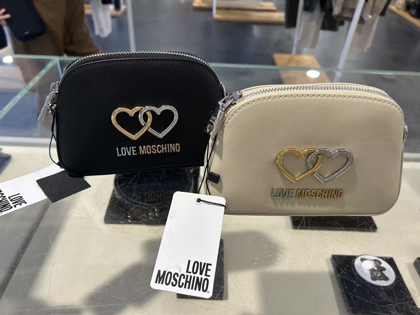 LYS01961 Love Moschino 金属双心貝殼袋