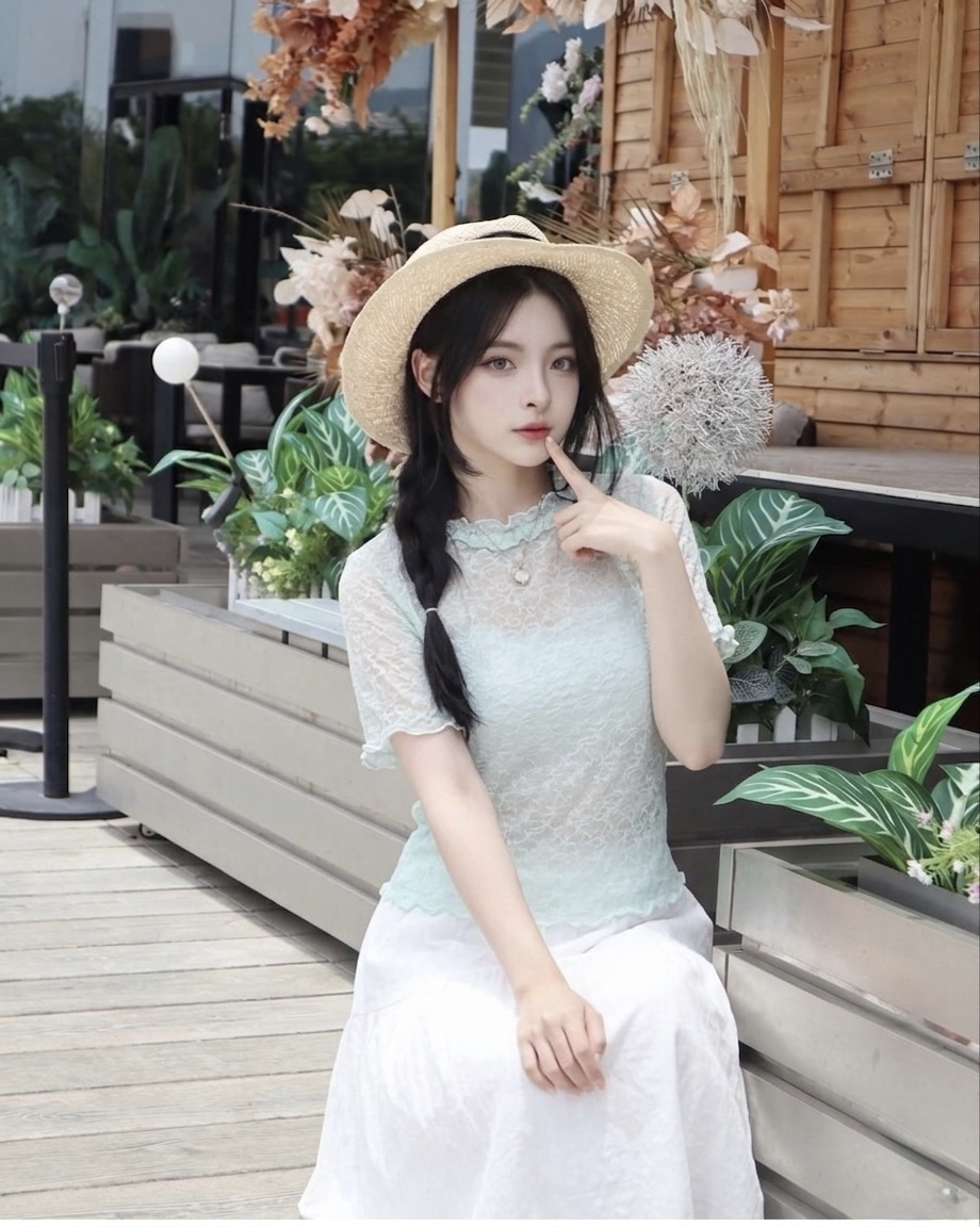 木耳花邊粒粒碎花Lace Top