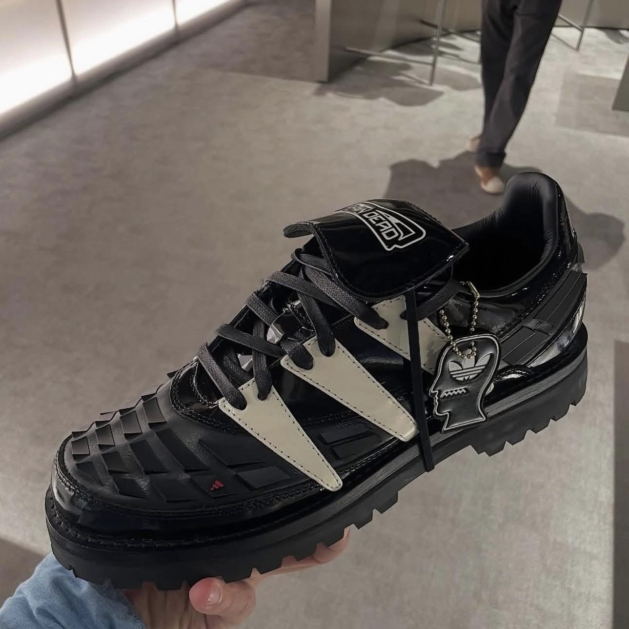 ADIDAS x BRAIN DEAD x DISNEY 黑 足球風 復古休閒 聯名款 KJ4289
