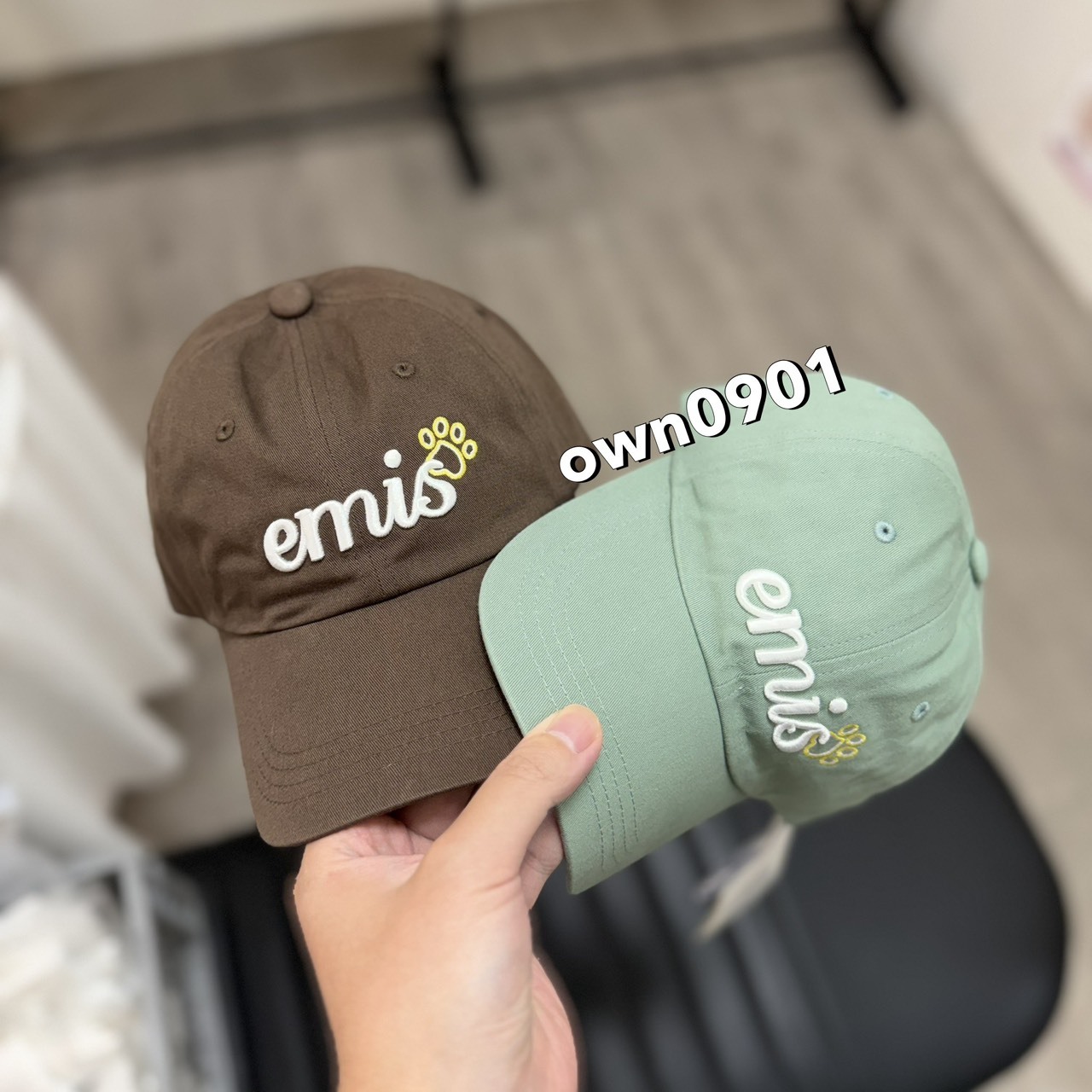 【OWN】EMIS CAP 春夏新品 草寫 腳掌 棒球 休閒 老帽 不分男女 米白 咖啡色 淺綠 淺藍 粉色