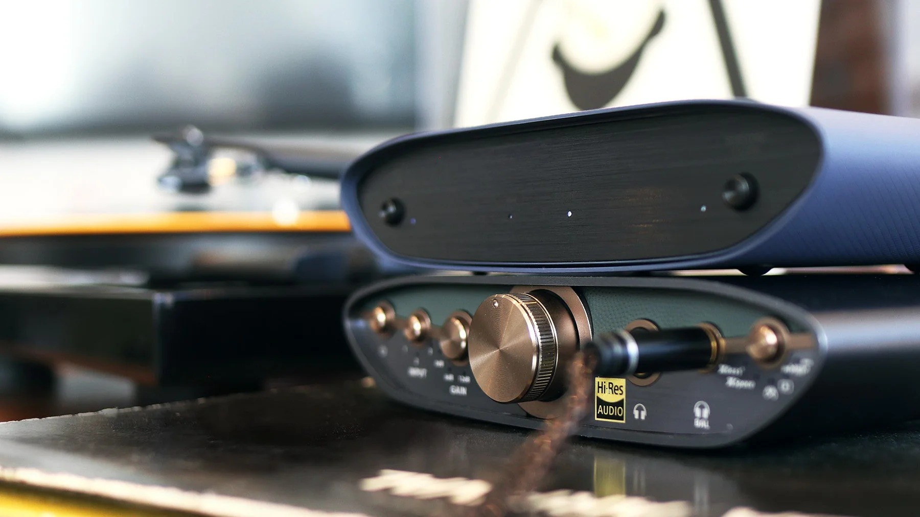 iFi Audio ZEN Air Phono 2 ultra-low noise floor for enhanced detail and a precise RIAA EQ