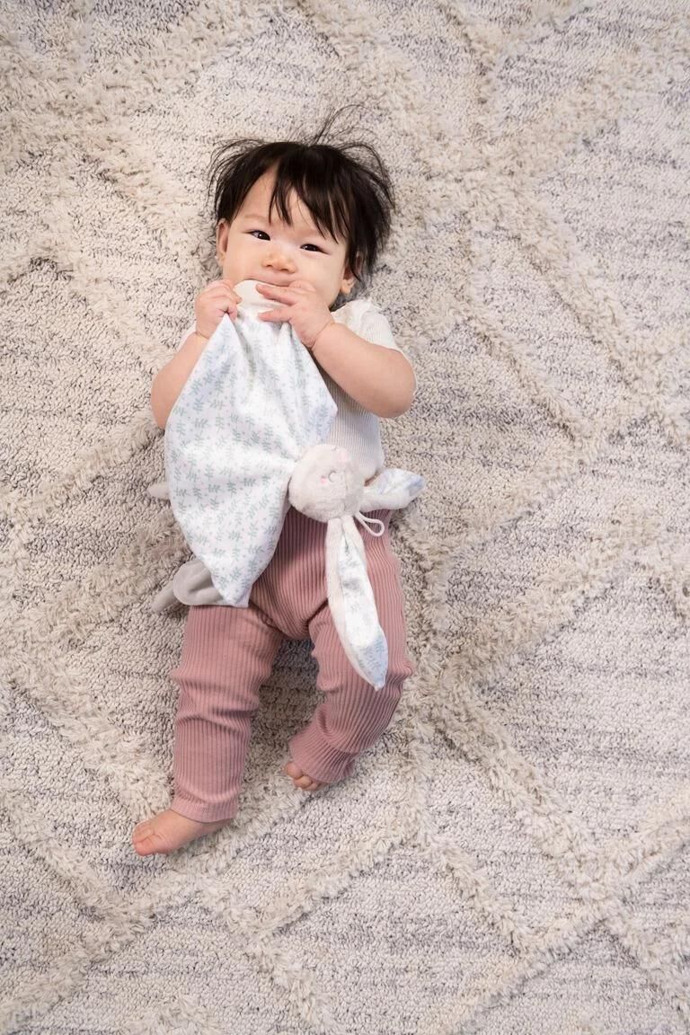 INFANTINO Pacipal 安撫小毛毯 淡灰小兔