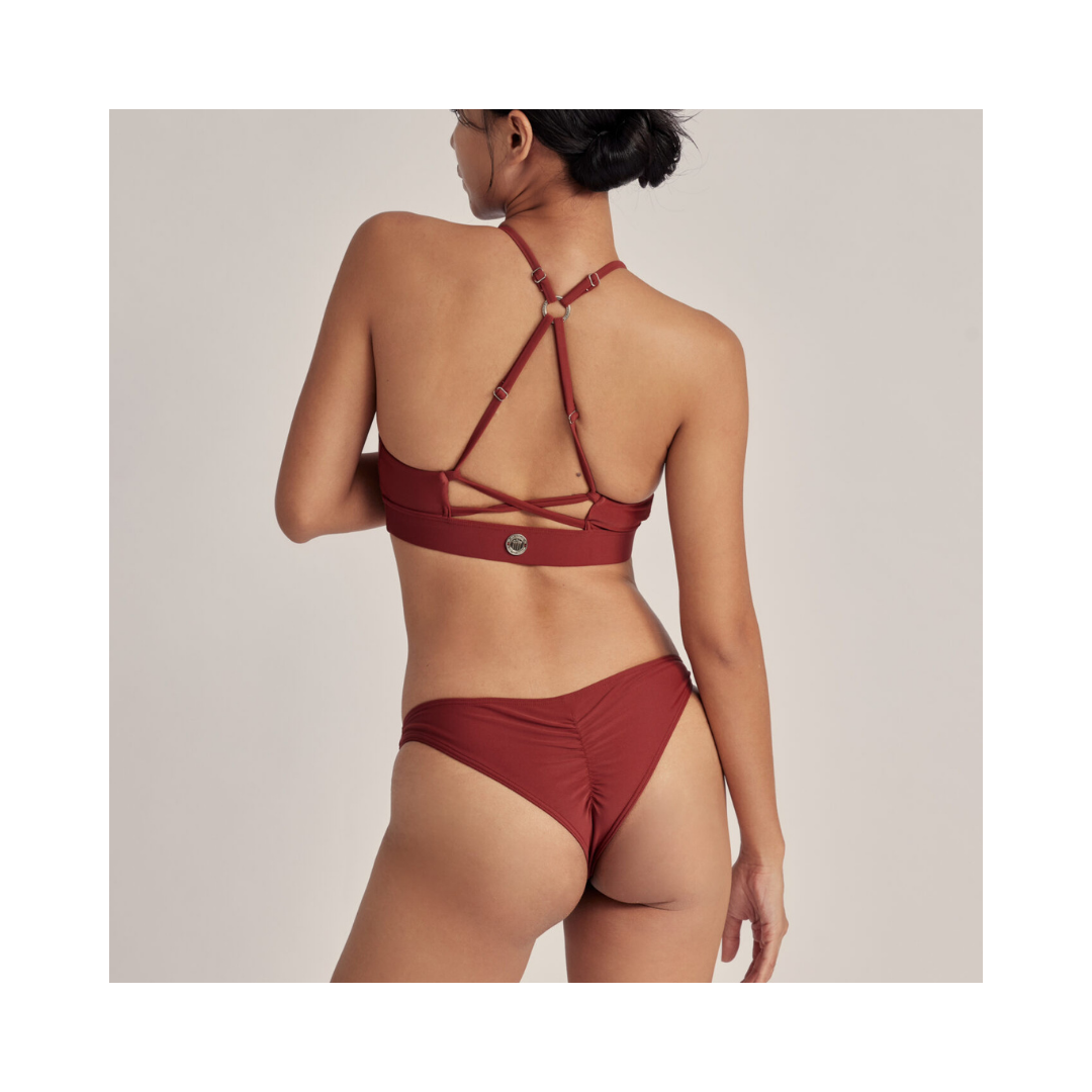 ▲潛行迷宮 光環抓褶微丁泳褲 Halo Ruched Thong 紅陶暮