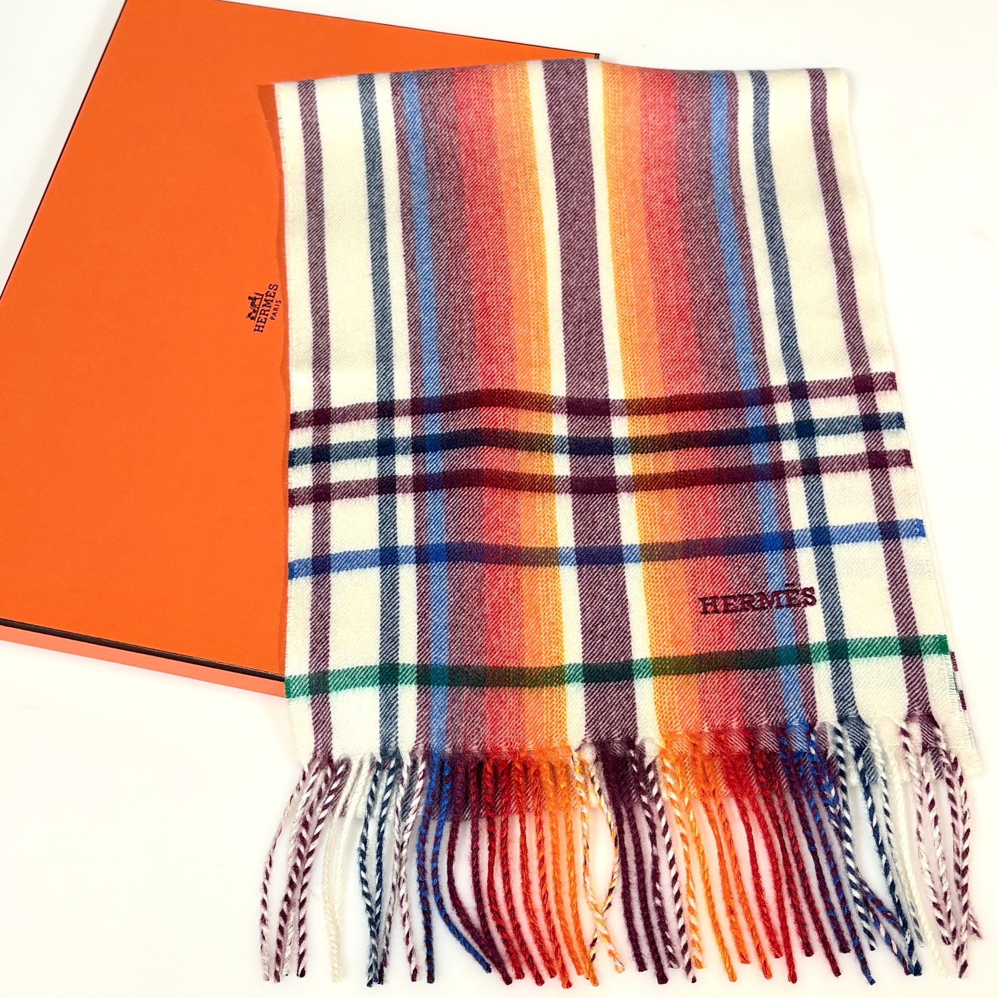 全新HERMES圍巾, 25x135cm , Sweet Love Scarf, 米白色/橘色/茄子色羊絨, H394852T 04, #男女合用 #BRAND NEW #香榭站正品