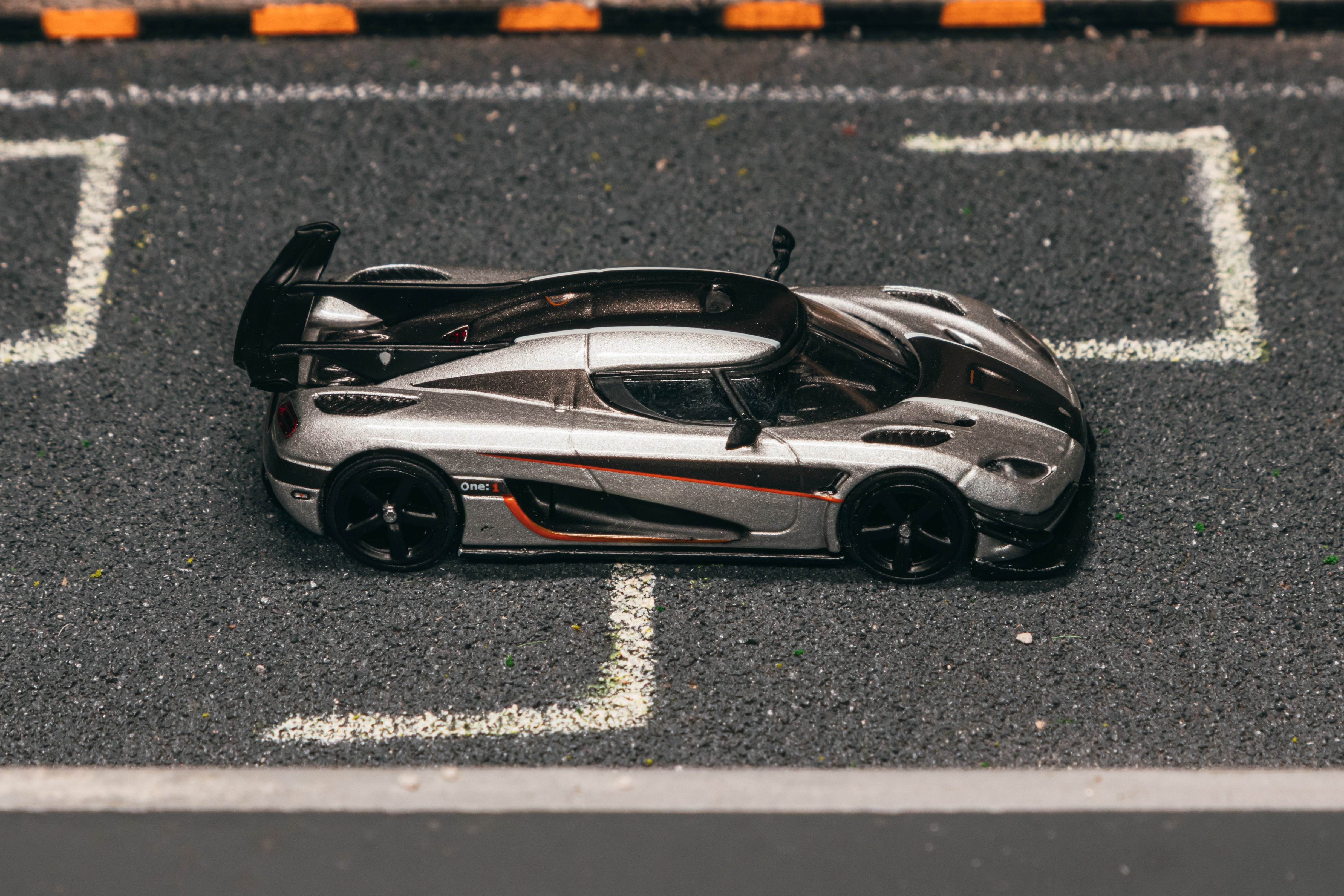 Tarmac Works 1/64 Koenigsegg One:1 銀色