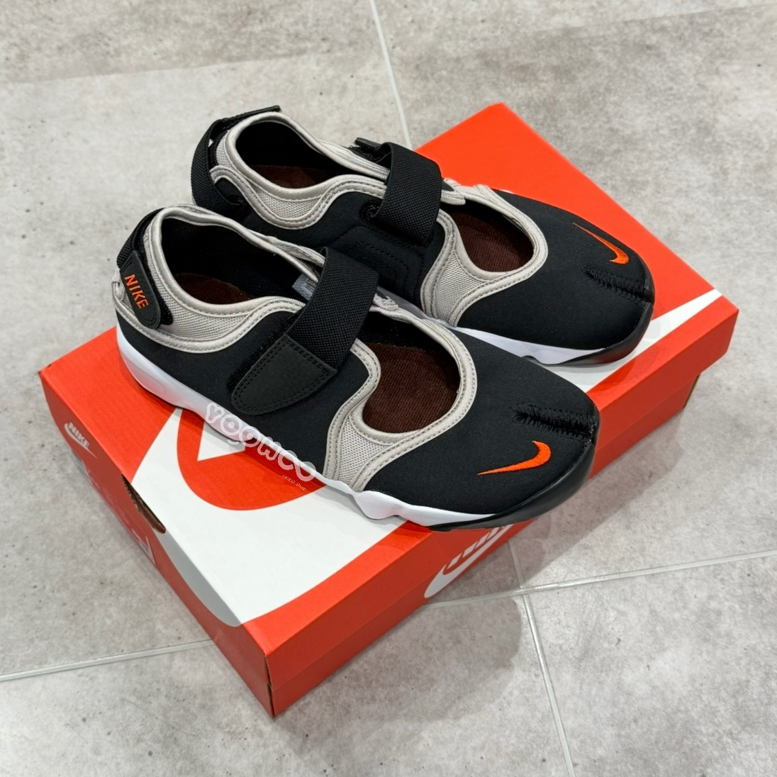 預購┃NIKE AIR RIFT 分趾鞋 黑白 紅勾 忍者鞋