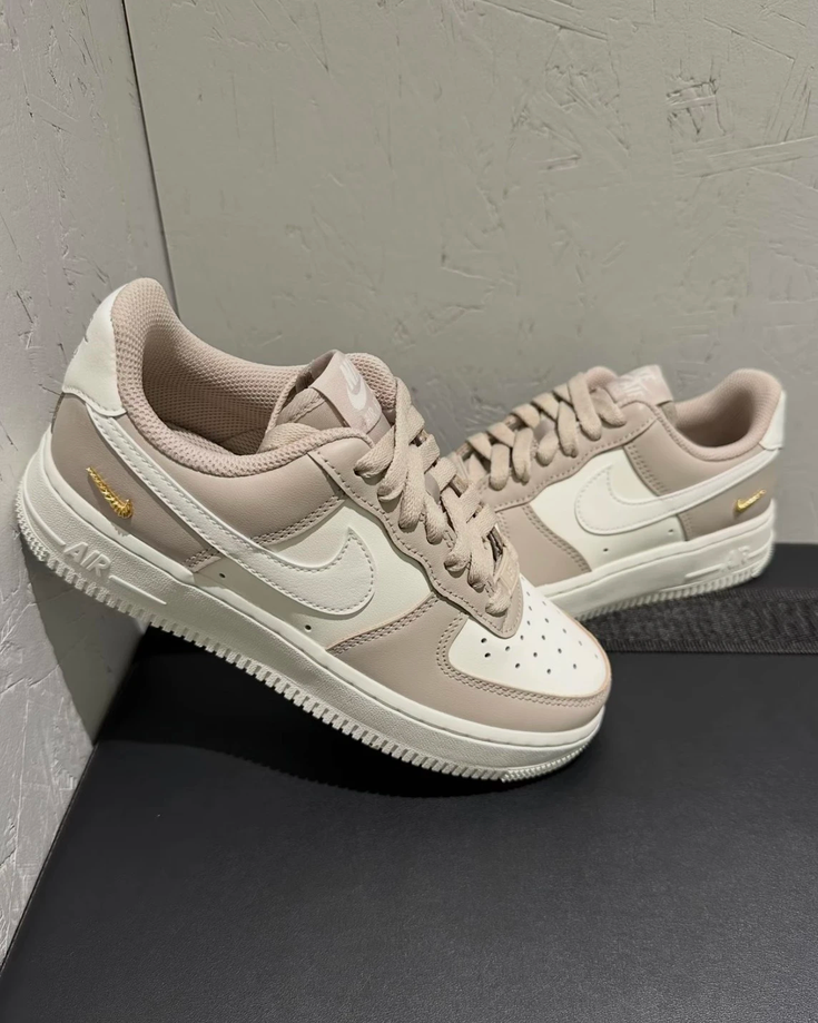 【預訂】NIKE AIR FORCE 1 小金剔燕麥奶茶-WOMEN