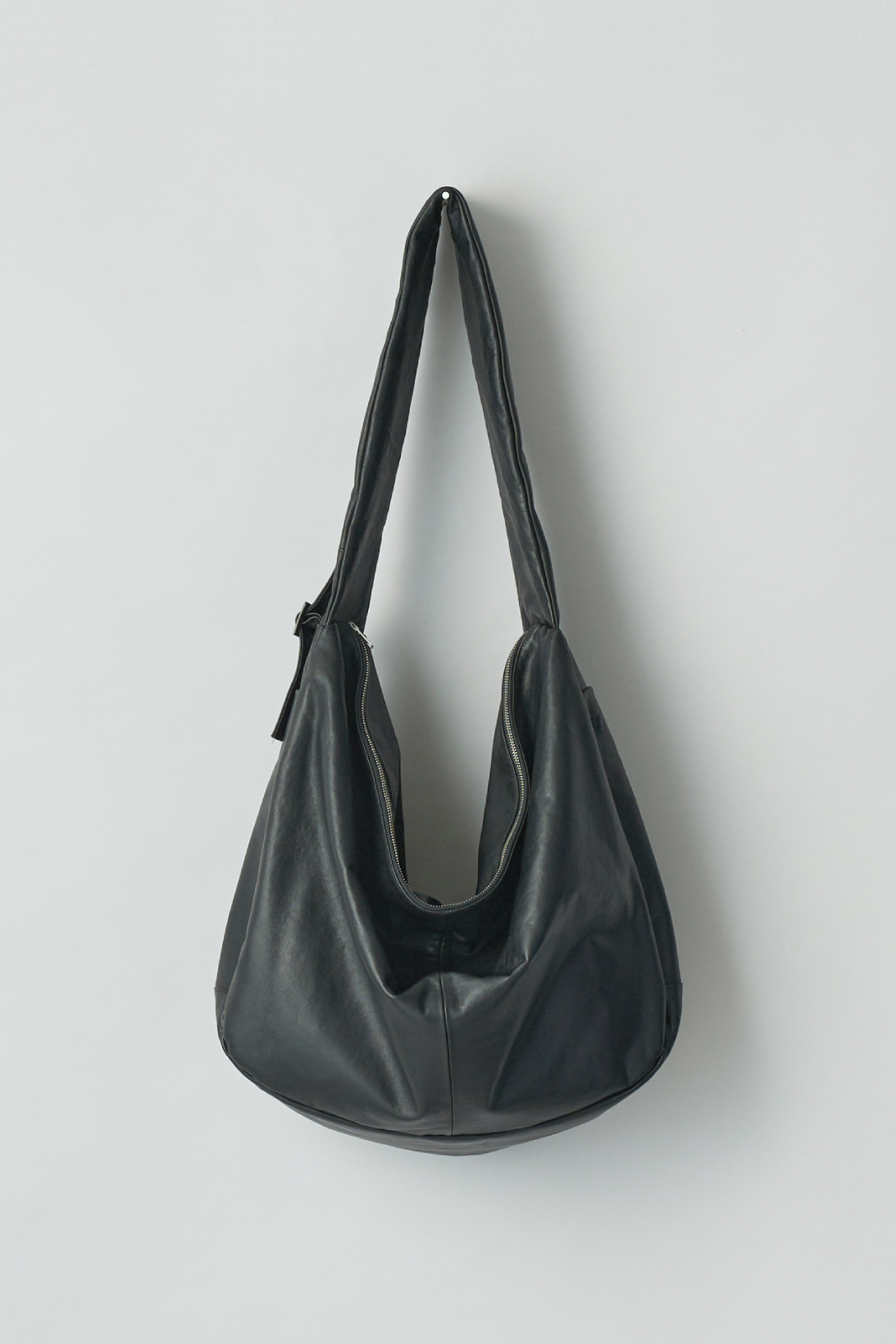 ssstein GOAT LEATHER SHIRRING HANDLE LEATHER SHOULDER BAG