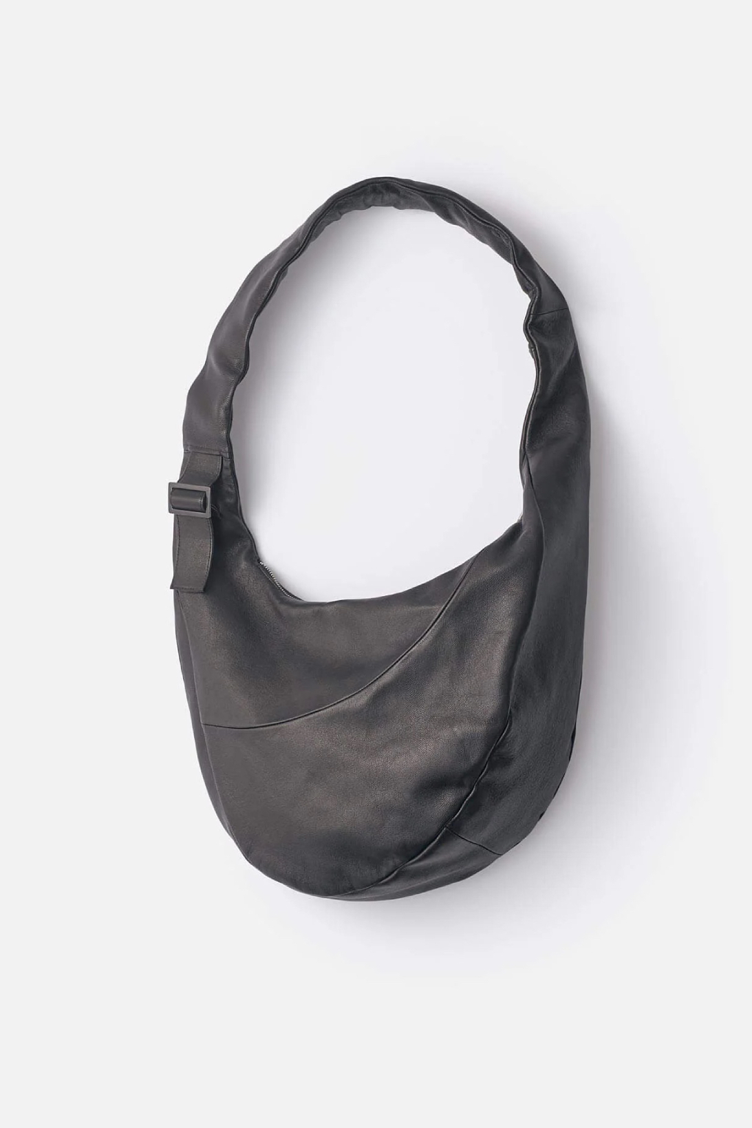 ssstein GOAT LEATHER TWIST SHOULDER BAG