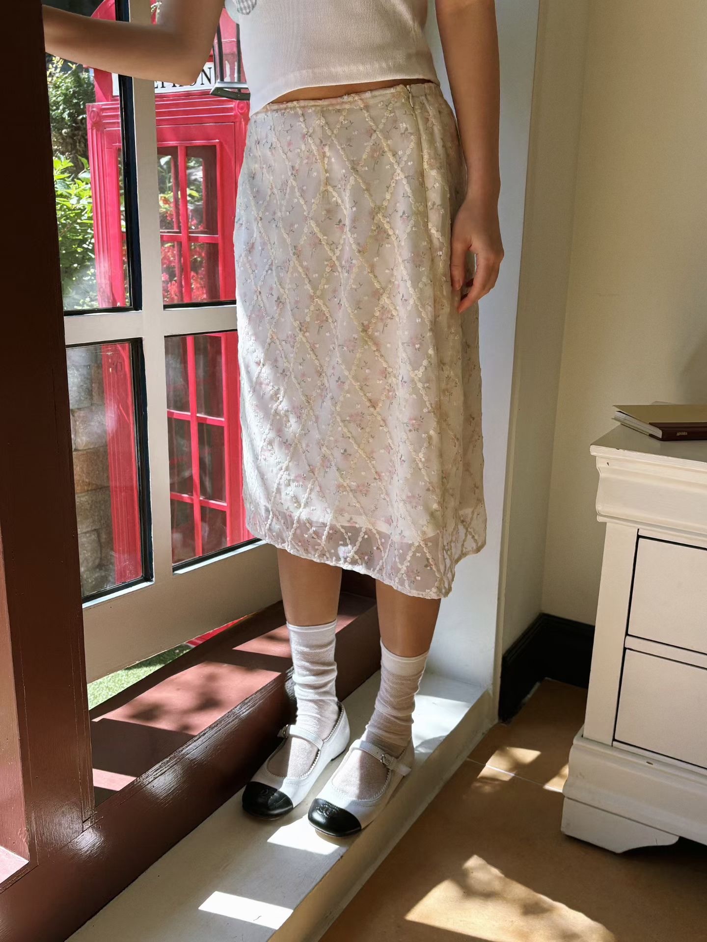 淡雅小花蕾絲長裙
