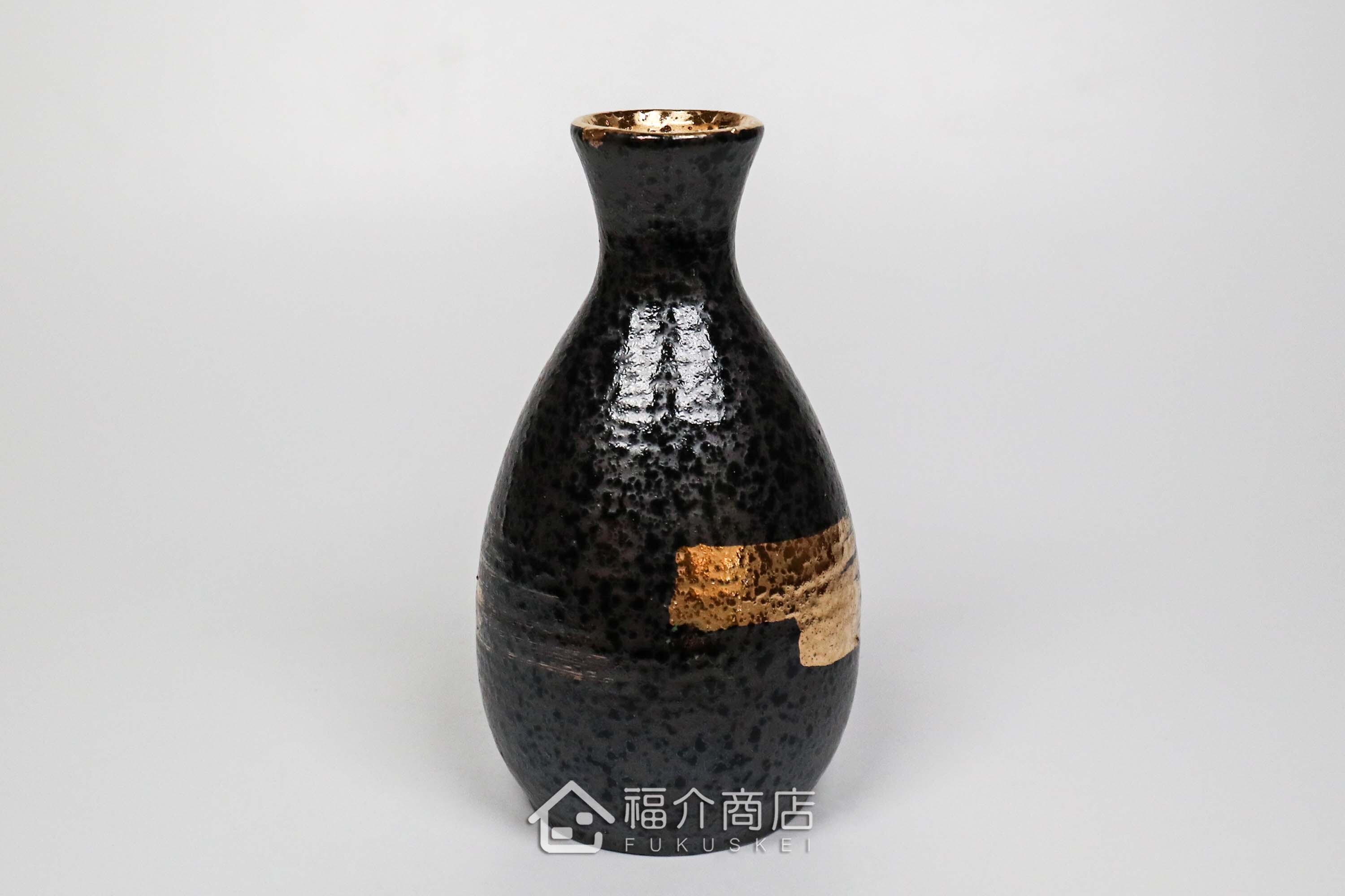 黑金色清酒杯與清酒壺