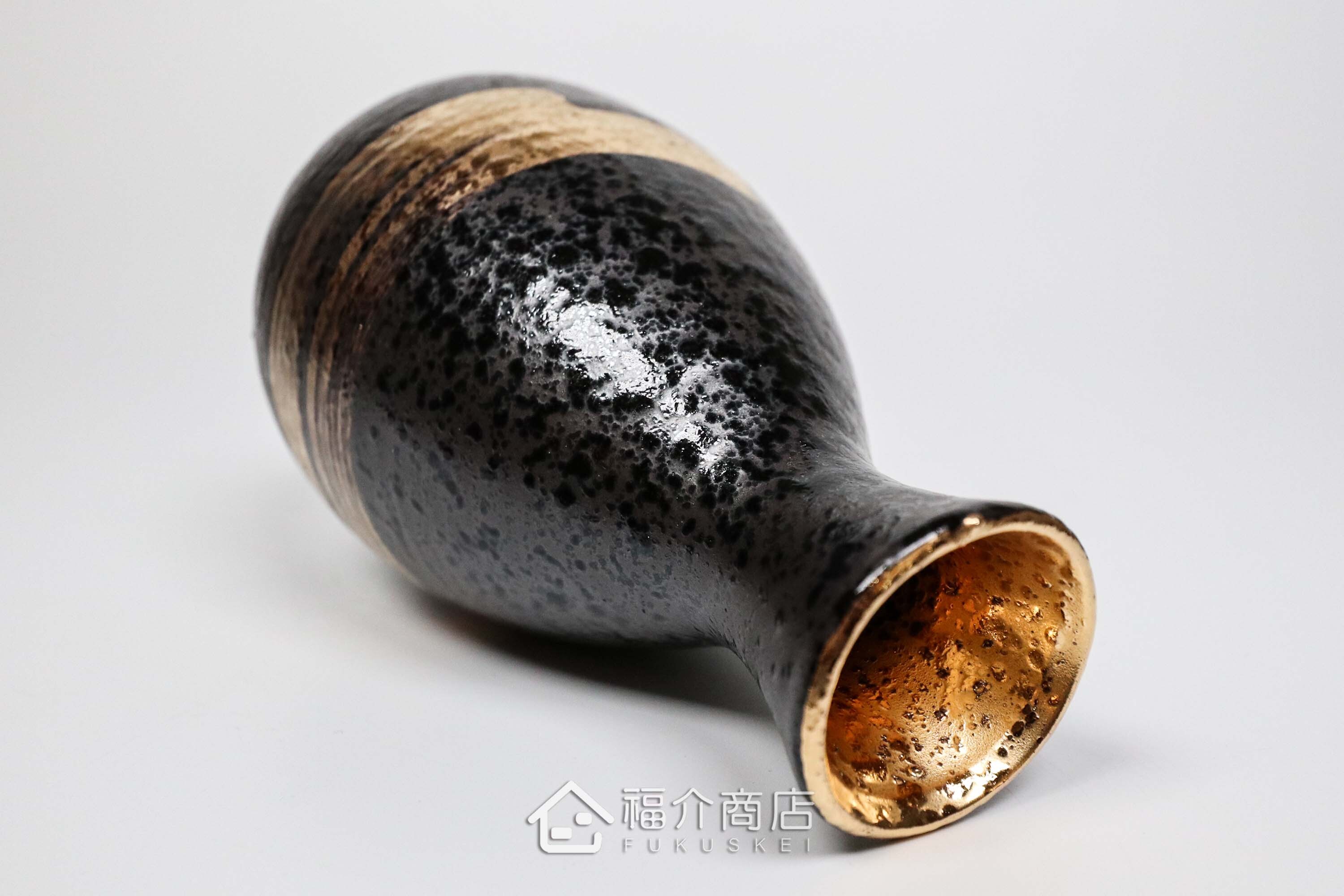 黑金色清酒杯與清酒壺