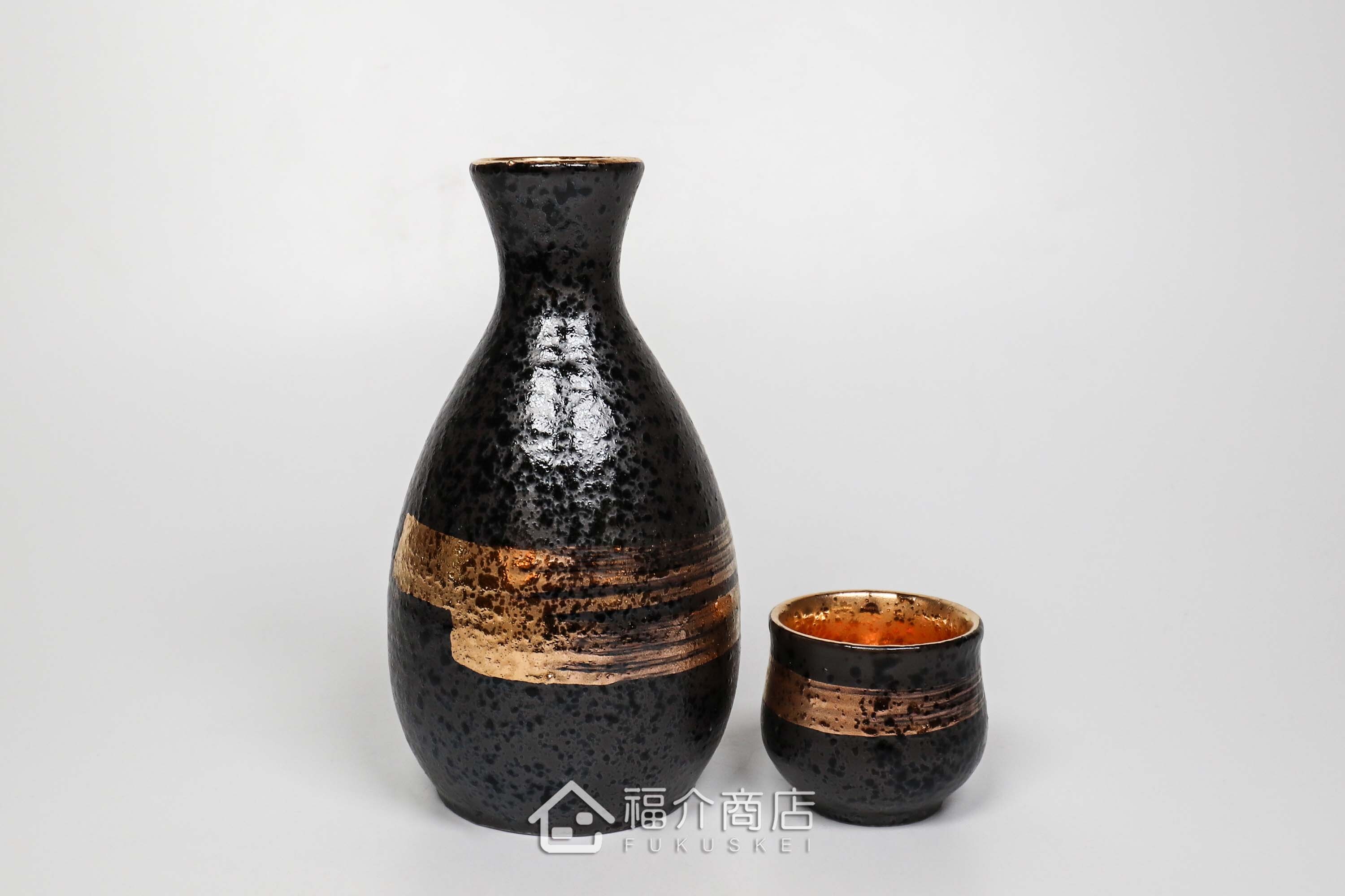 黑金色清酒杯與清酒壺