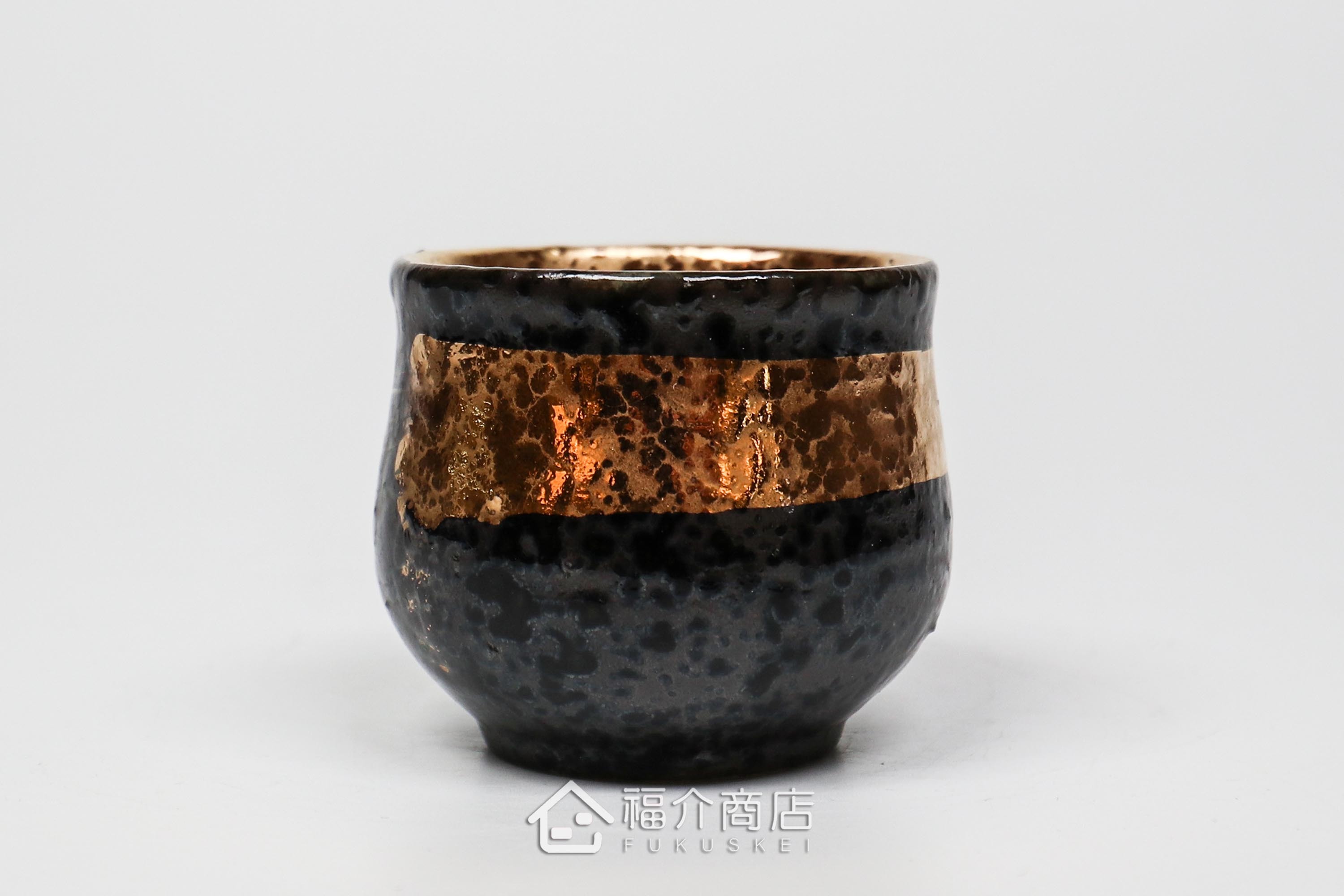 黑金色清酒杯與清酒壺