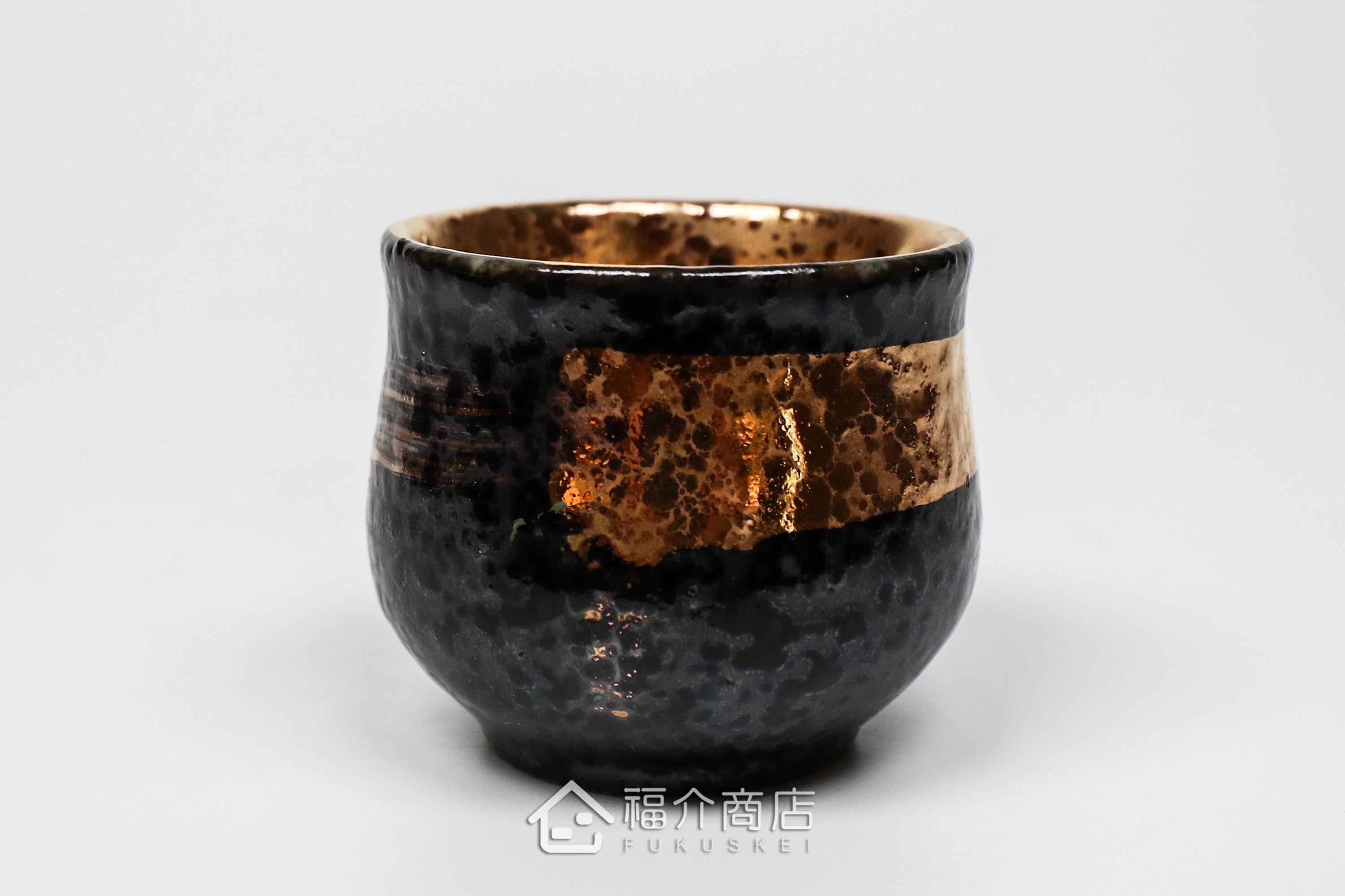 黑金色清酒杯與清酒壺