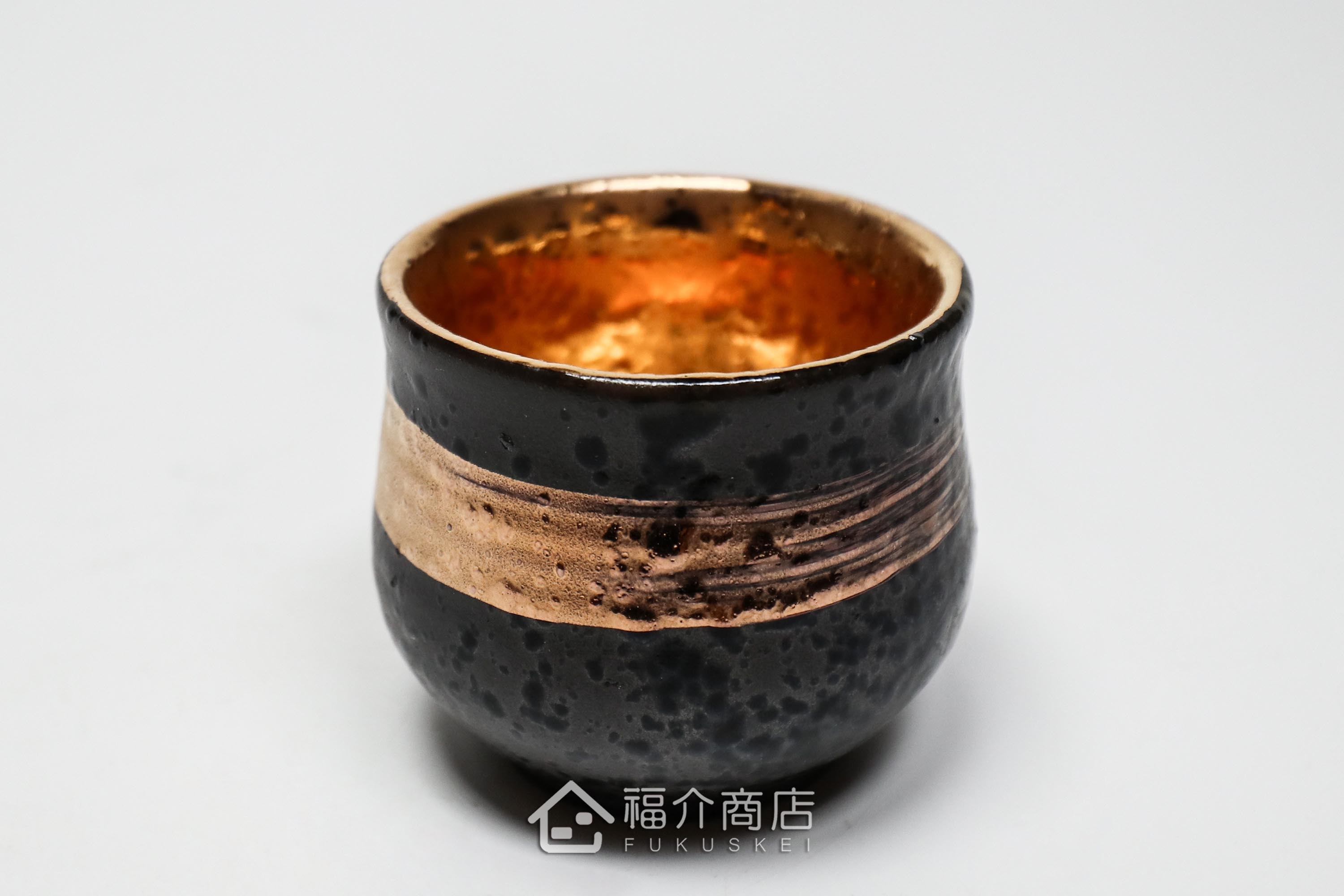 黑金色清酒杯與清酒壺