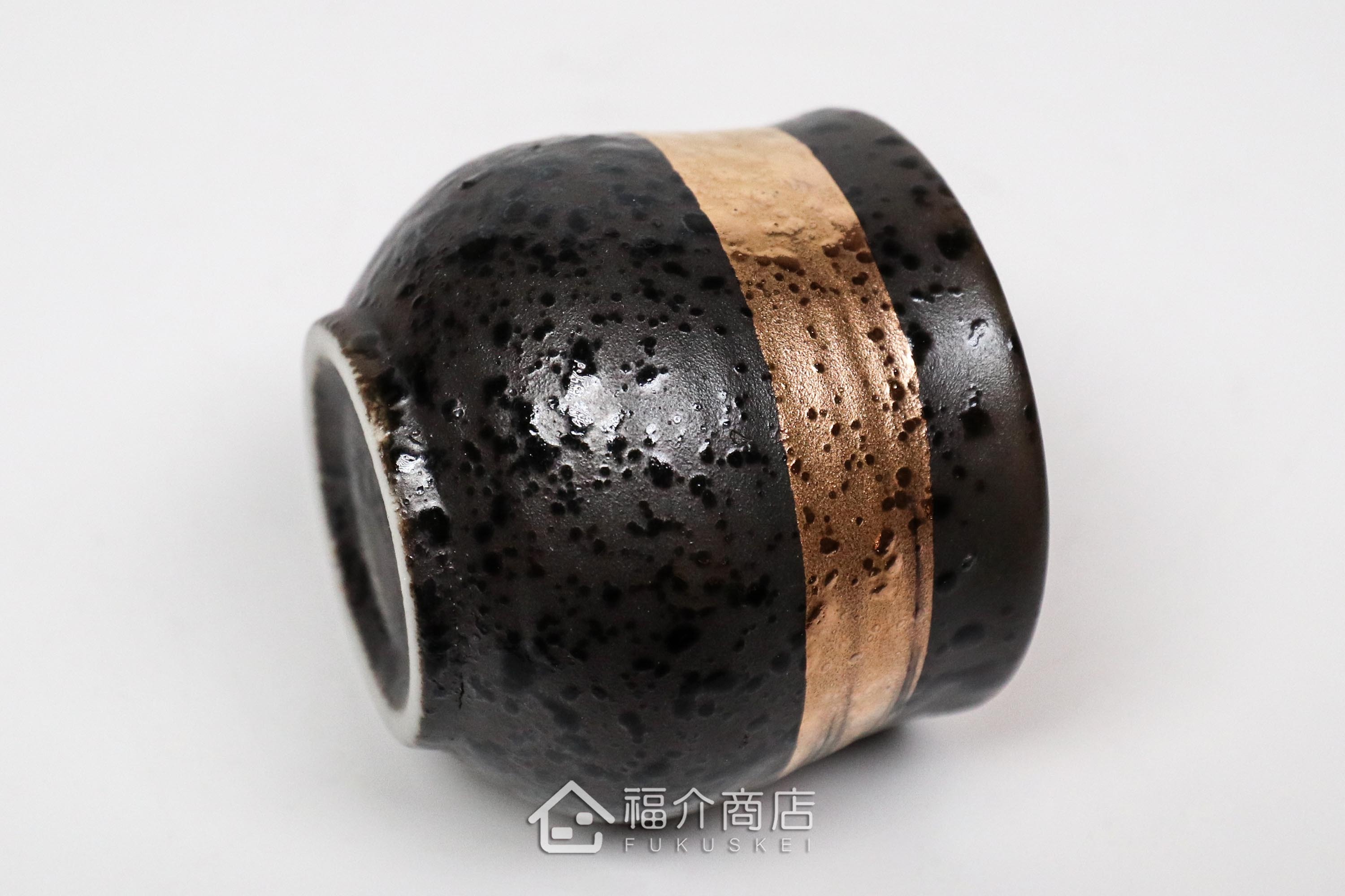 黑金色清酒杯與清酒壺