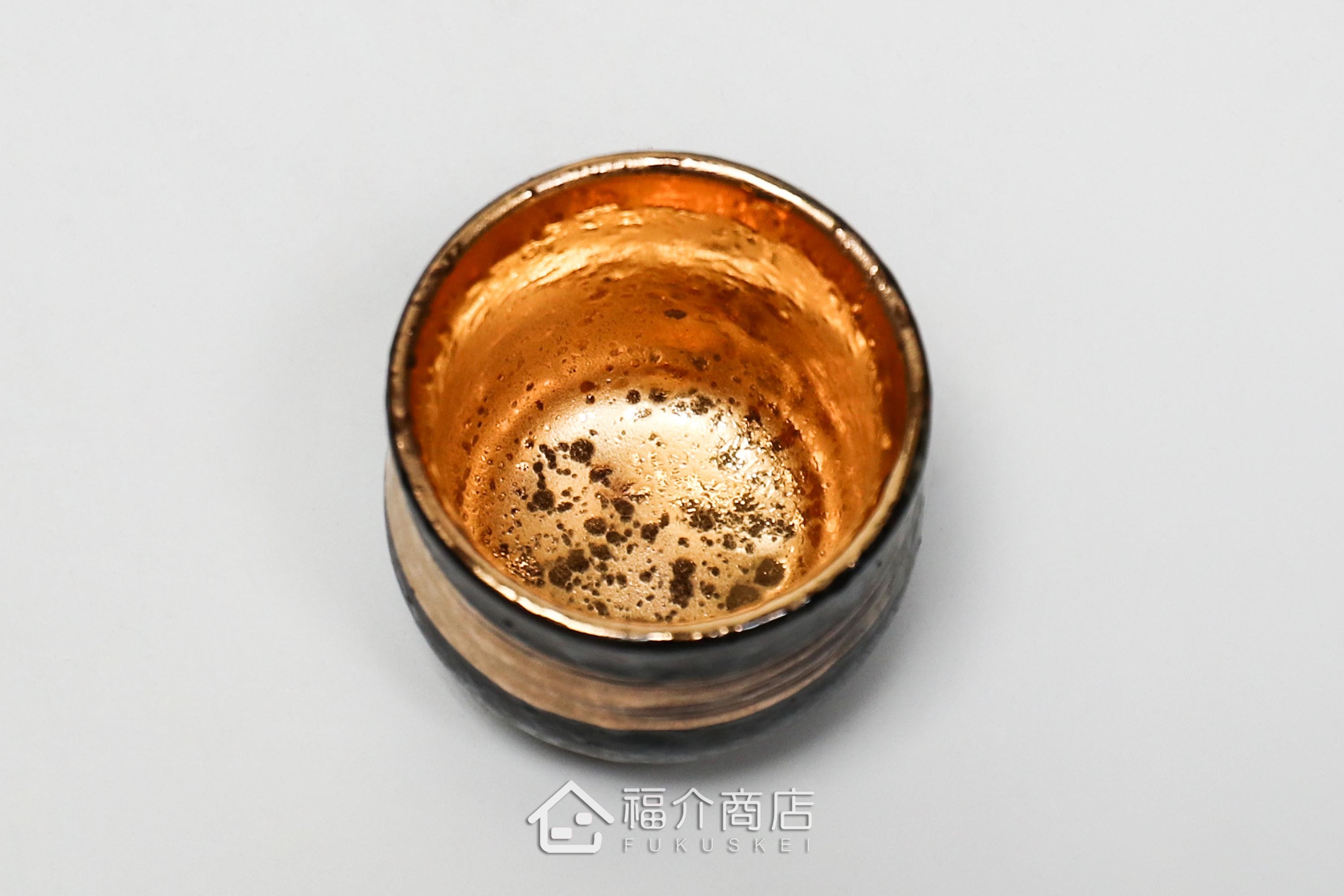 黑金色清酒杯與清酒壺