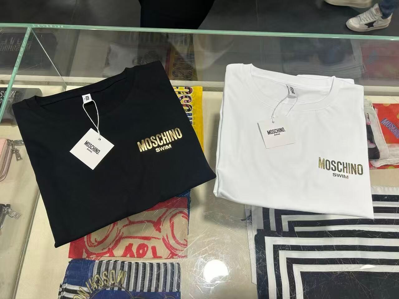 LYS01967 Moschino 燙金字母寬鬆版短袖Tee