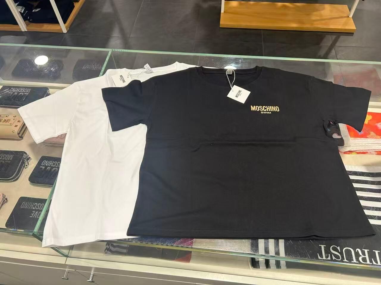 LYS01967 Moschino 燙金字母寬鬆版短袖Tee