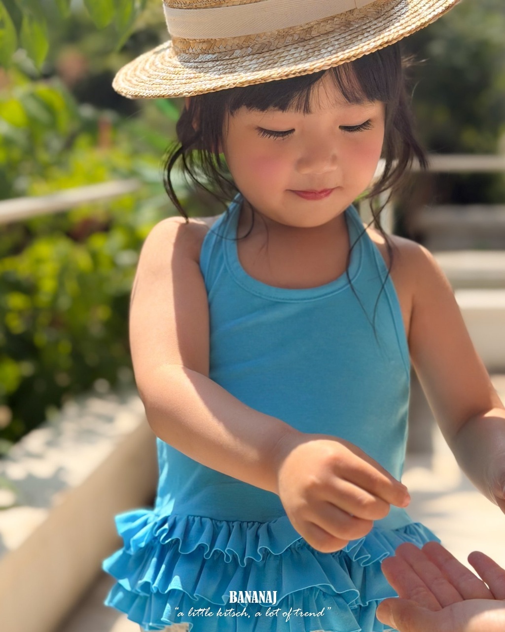 正韓夏Banana.J 兩色掛脖花邊上衣
